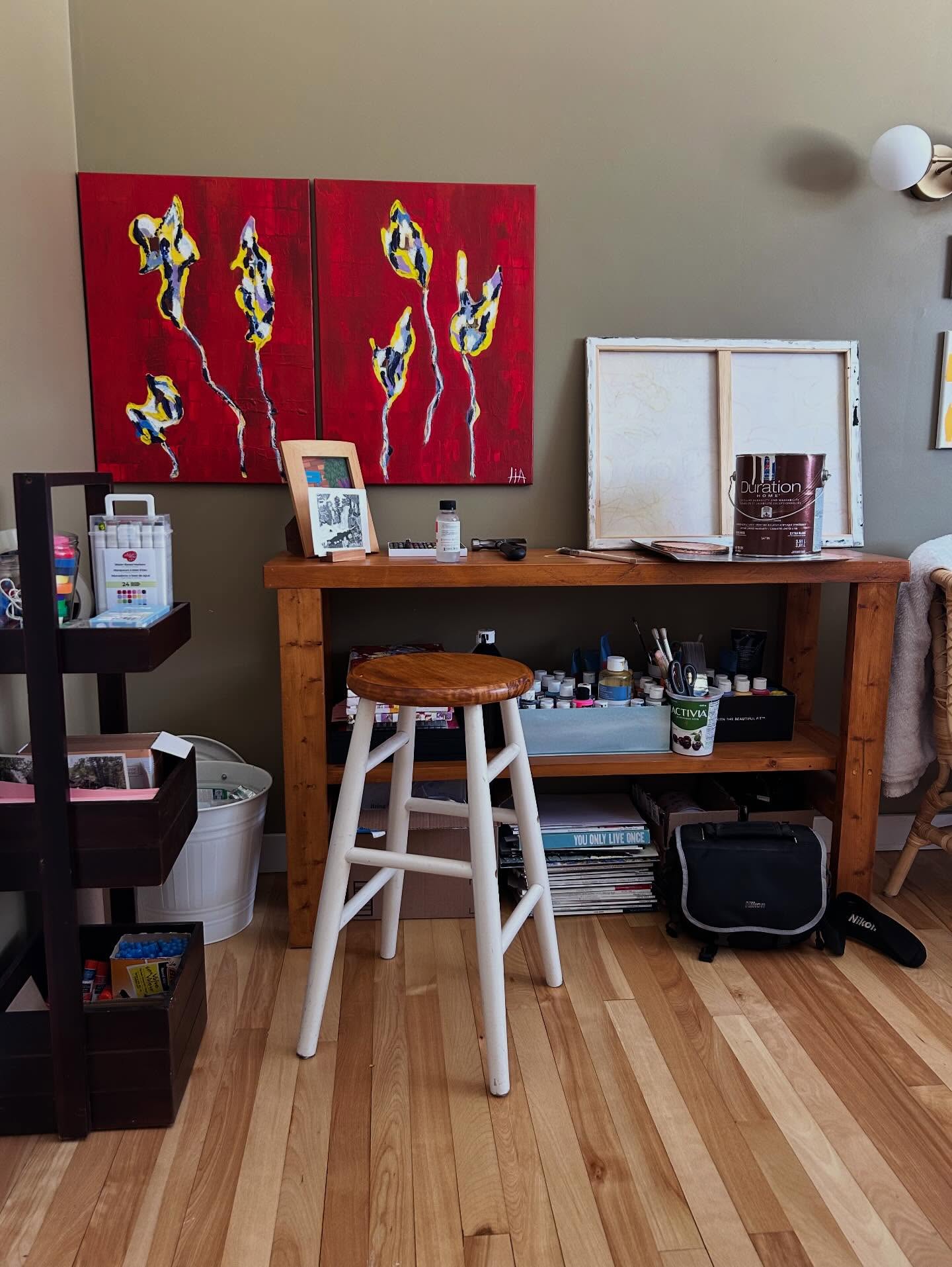 What the studio looks like today.
Am making some last touchups before getting this baby up for sale 🫶🏼
#niksenmoods
#studio
#art