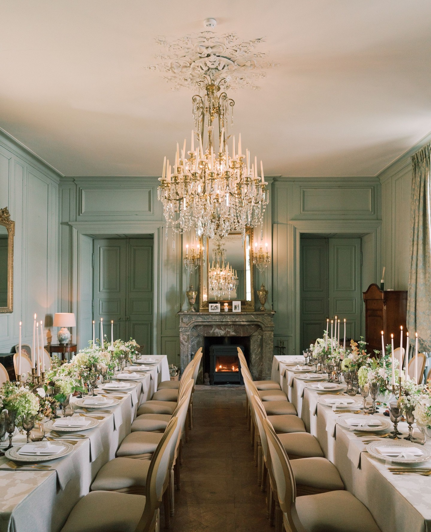 Bring us back to Champagne and french chateaus 💭
Planning, design & florals: @avenievents
Photo: @benyewphotography
Rentals: @maison_options
Stationery: @elinsartstudio
Venue: @chateaudemairy