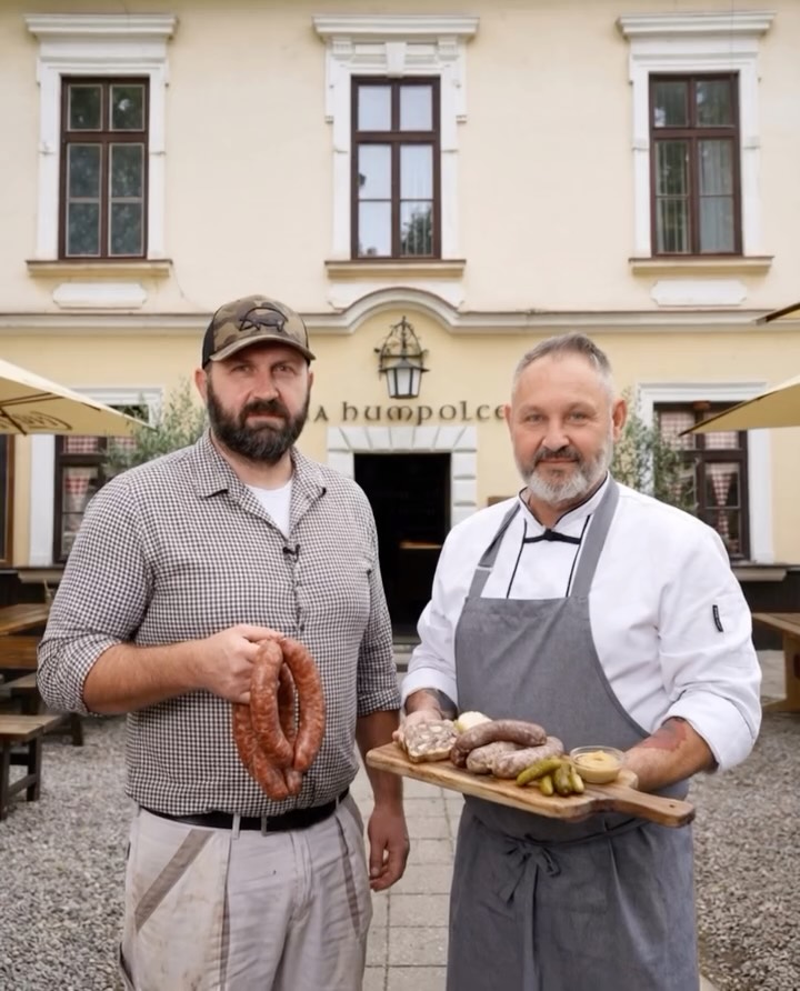 Jestli miluješ zabijačku, tohle si nesmíš nechat ujít…
7. 3. Na Humpolka × Maso Klouda 🔥
Čerstvé speciality přímo z grilu.
Žádné náhražky.
Jen maso, oheň a hlad.
Přijď ochutnat, dokud je co 😏
📍 Brněnská 184, Tišnov
🗓 7. 3. 11:00
Tagni někoho, kdo by s tebou zvládl půl prasete.