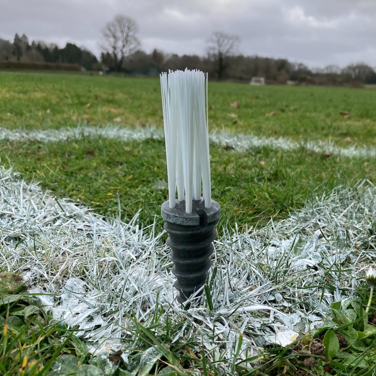 📐 A mid-season initial mark for @headleyunited_fc - clubhouse refurbishments meant Saturday was their first game of the season back at Mill Lane.
🥕 Astro tufts added to the corners after re-measuring and 3-4-5 alignment, helping to maintain pitch integrity and save time when over marking 🔒👌
✨ Roll-on goal post marks, 10 yard corner distance marks and technical boxes - attention to detail as standard 👍
📸 Rarely get to see the games for pitches I mark, but this one was a rare exception, catching a few of Headley’s return and a 2-1 win to boot! 🟡
#linemarking #groundsman #nonleague #hampshire