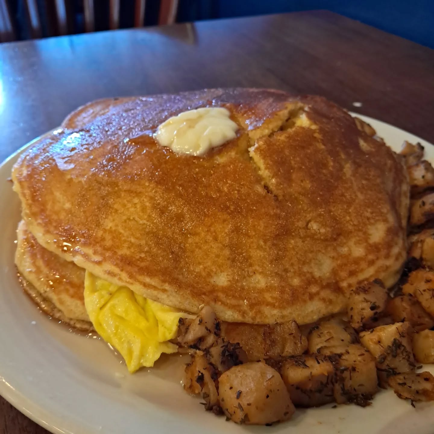 Big Plate, Happy Faturday! Stopped in at @cultiva_downtown in LNK at the recommendation of Nick of @yomuchacho and whoa that was a big plate!
I got the Lumberjack which has two plate sized corn laden Johnny Cakes and the bacon and eggs between and well....the plate won, I was so full with breakfast style deliciousness. I also tried a cold brew and that right there is a solid cup of coffee!
Hope you have a great day and remember to Connect With Food!