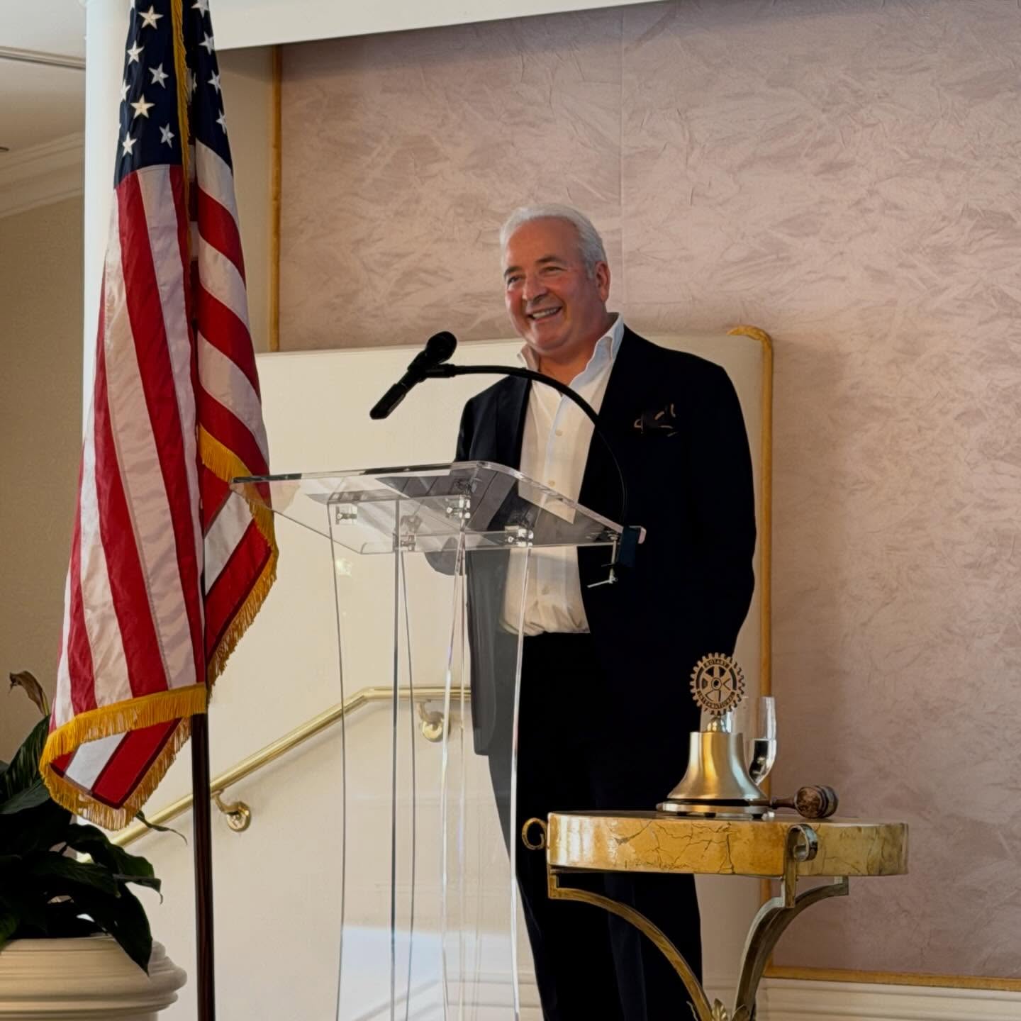 Rotary Mondays✨Giacomino Drago is one of those rare people who just makes you smile without saying a word. He had our entire club smiling on Monday as he shared the story of first coming to America as a young man, and along with his siblings, how they created a family-owned dining legacy. He is a gem to the Beverly Hills community. Always generous and always welcoming. 🍝@giacominodrago @ilpastaio_bh
