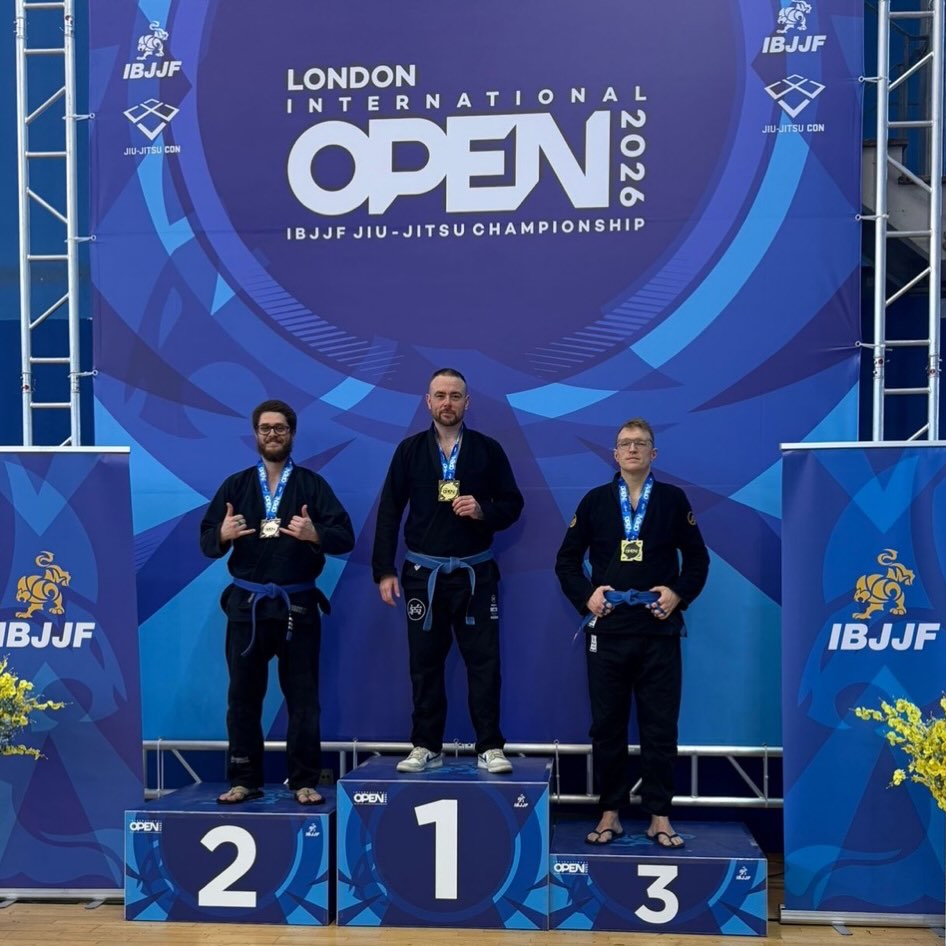 Gold at The @ibjjf London International Open for our own @michaeldtc87 🥋
@mauriciogomes.bjj @centrelinejiujitsu #mauriciogomeslegacy #centrelinejiujitsu #bjj #worthing #ibjjf
🧿