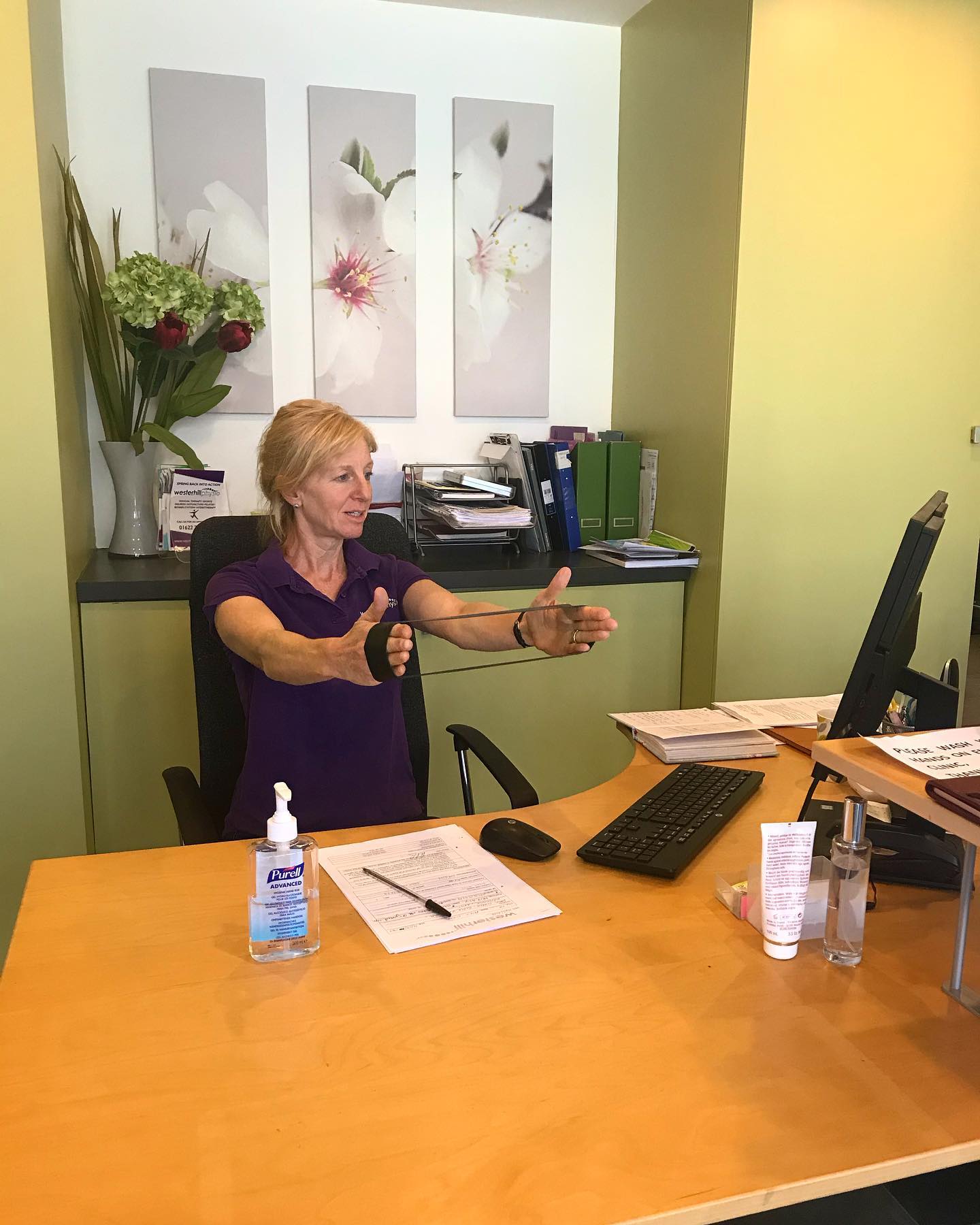 VIDEO CONSULTATIONS - stay home but stay injury-free! We have started our virtual physio sessions and feedback is already positive ✅. Westerhill Physio is still able to provide a specialist and comprehensive service, and now in the comfort of your own home 🏠.
.
Back and neck pain, sports injuries, post-orthopaedic surgery, upper and lower limb injuries.
.
📞Call to enquire: 01622 749118
📧 email: physio@westerhill.com
📲 private message me here!
#stayhome #stayhealthy #stayinjuryfree #physiotherapy #physiotherapist #onlineconsultation #msk #backpain #injury