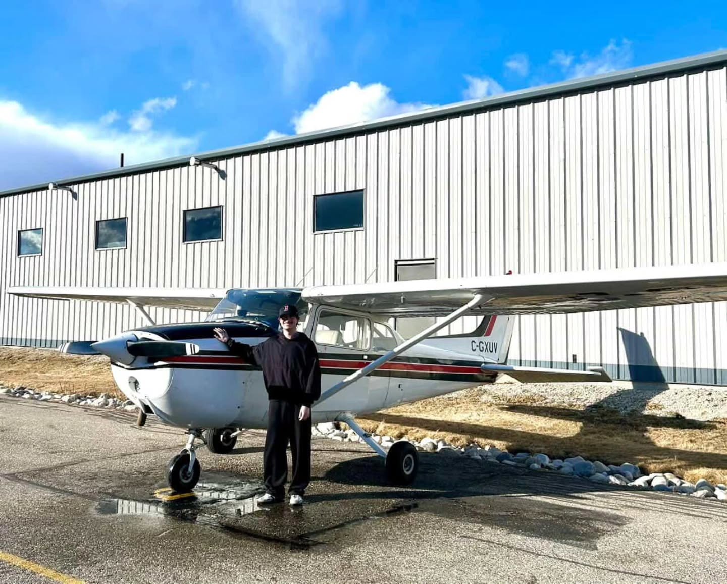 Giovanni absolutely crushed his first solo a couple of weeks ago! Congrats on this huge step in your training, Giovanni!
.
.
.
.
#firstsolo #ppl #calgary #studentpilot #c172