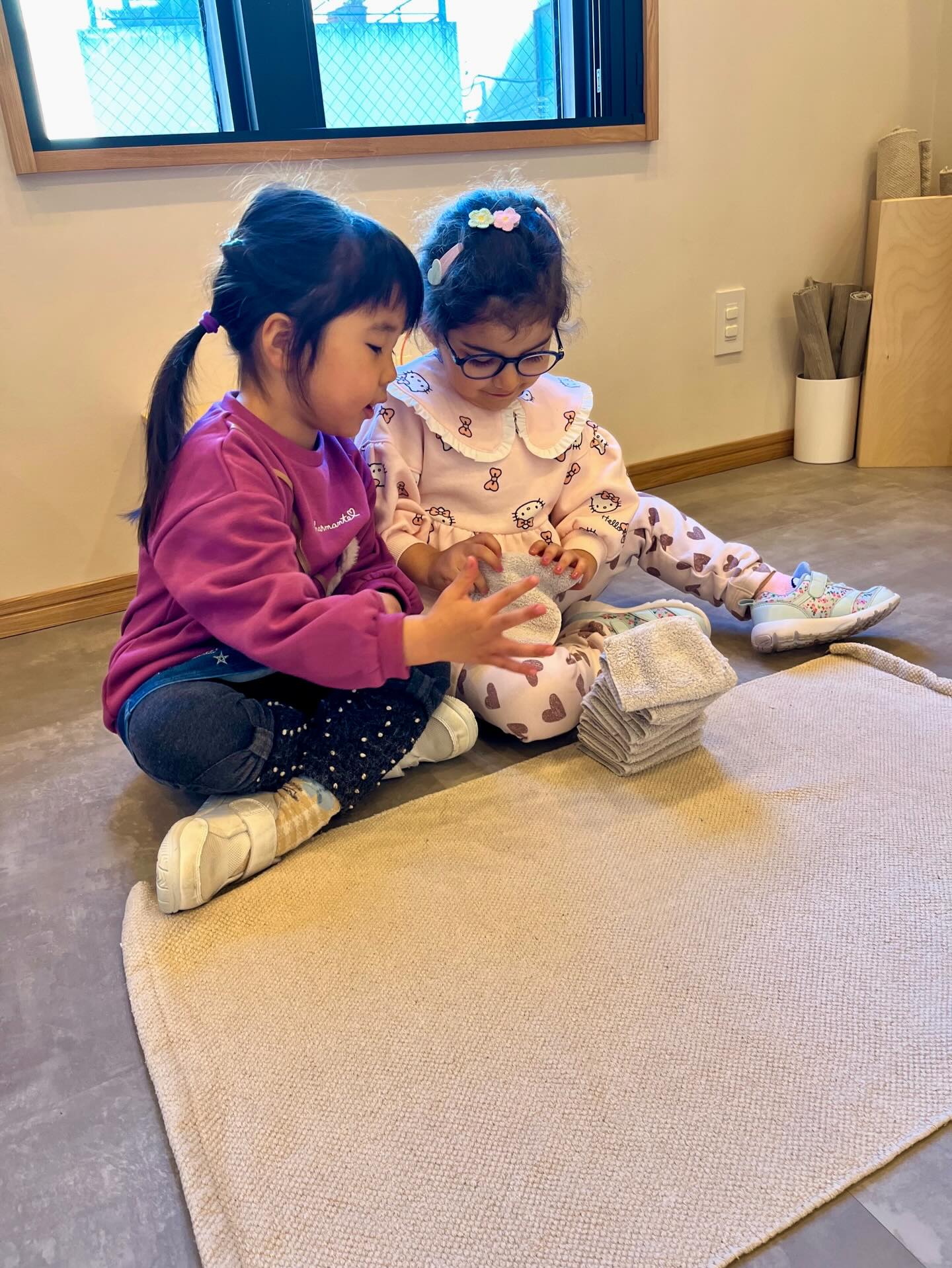 Love shows up in how we care for our space, speak to one another, and take responsibility for our work. Montessori nurtures kindness through everyday actions. ❤
Share the Montessori love!