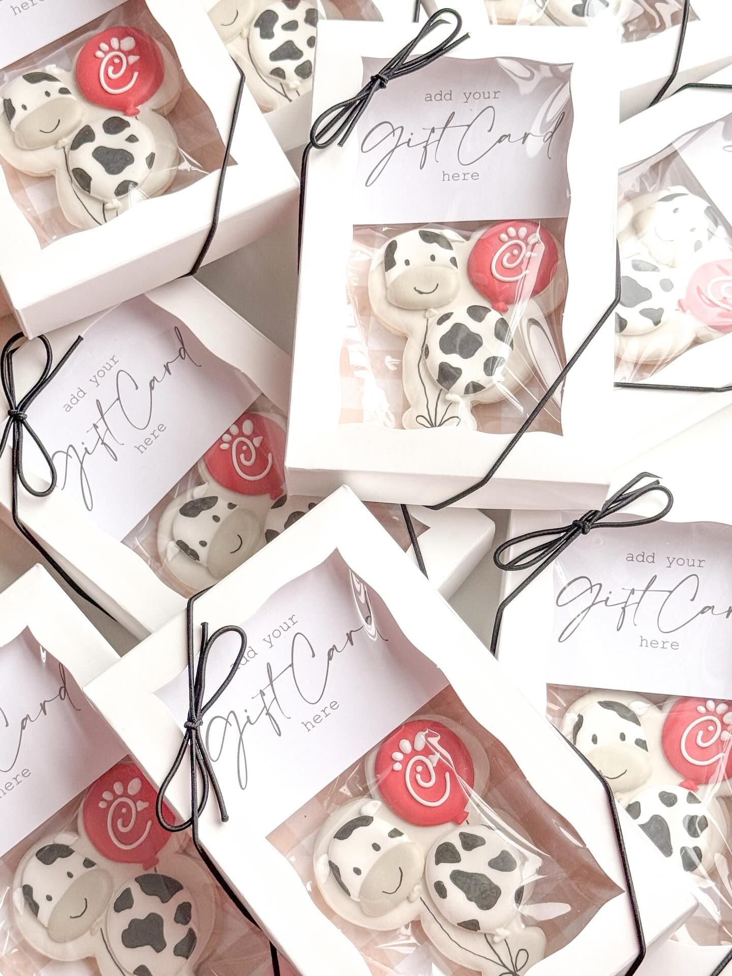 G I F T S G A L O R E • looking for a personalized way to connect with your employees or clients!! Customer cookie treats are the answer!! Custom sugar cookies with royal icing are the perfect palette for branding!!
•••
Interested in Ruby Lou Company custom sugar cookies for your next event- please submit your request at www.rubyloucompany.com