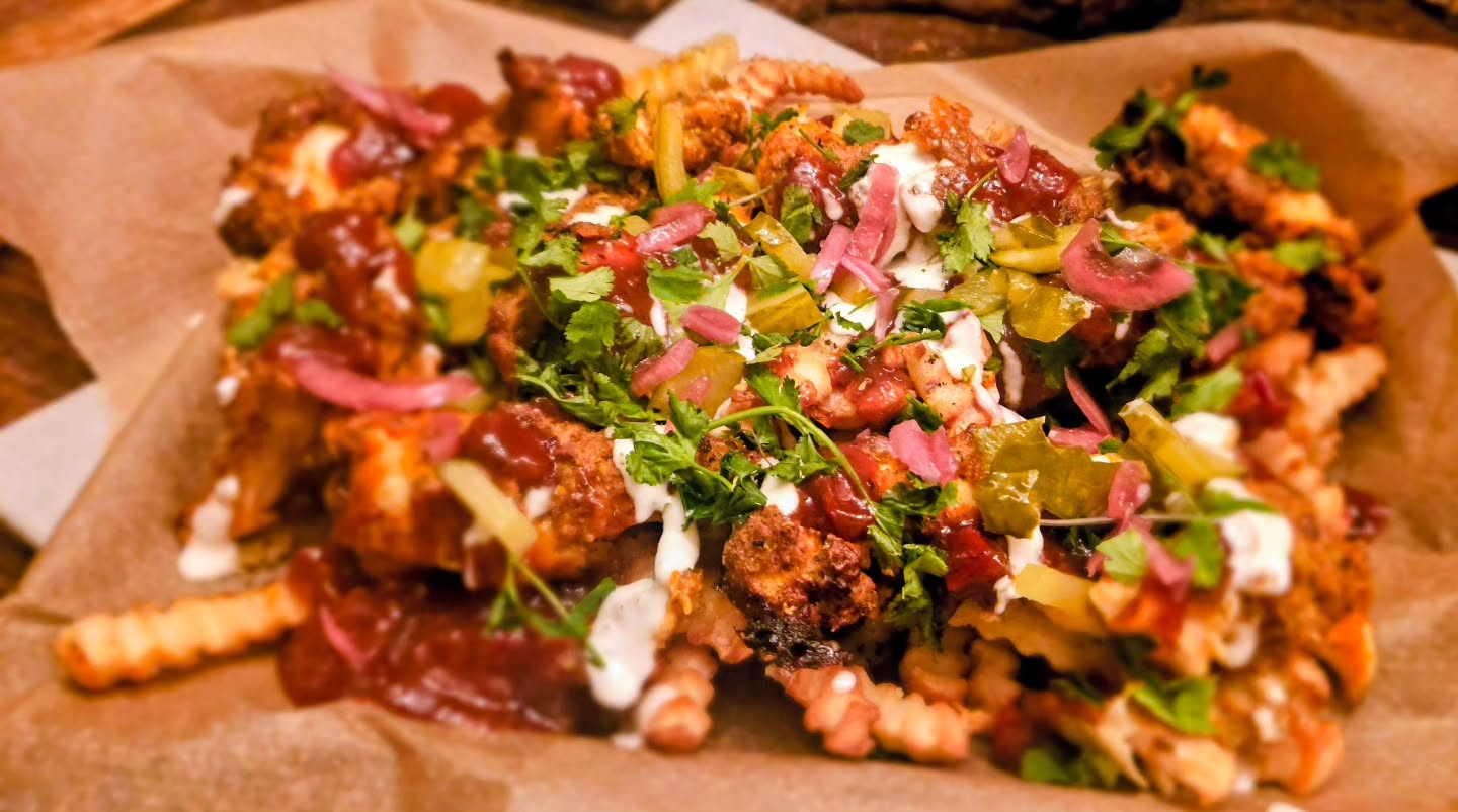 So while I'm in the mood for loading on the love ... A greedy sharing board of crispy crinkle cur, cheesy fries, loaded with crunchy, spicy, paprika chicken tenders, barbecue sauce, ranch dressing, pickled red onions and chopped gherkins with a final scattering of fresh coriander 🩷
#sharingplatter #loadedfries #foodphotography #foodstagram #foodies