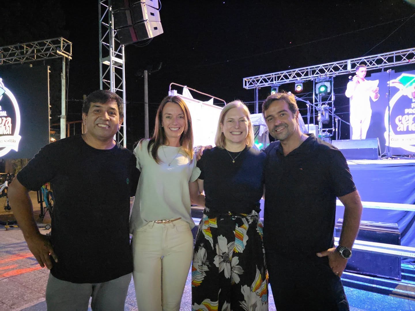 Qué lindo acompañar la 13° Fiesta Provincial de la Cerveza Artesanal 🍻y ver al @clubdeportivojorgenewbery lleno de vida.
Emprendedores que muestran lo que hacen todo el año, familias que se encuentran y un club que no deja de crecer.
Cuando hay trabajo y compromiso, las cosas pasan.