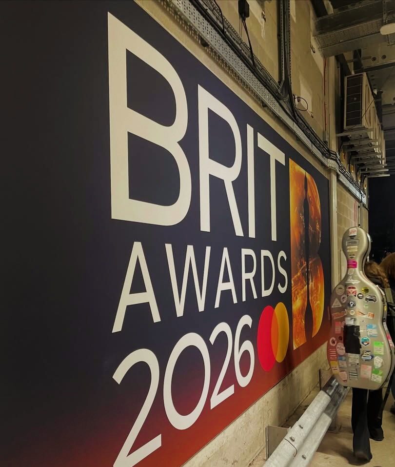 Playing at the Brits last night was epic! 🎻
Such a thrill to be a part of this wicked performance with @rosalia.vt and @bjork along with all my mates!!
Big up @heritageorchestra for having me 🙌
Swipe for some serious on-stage raving 😁
#brits #bjork #rosalia #cello #orchestra