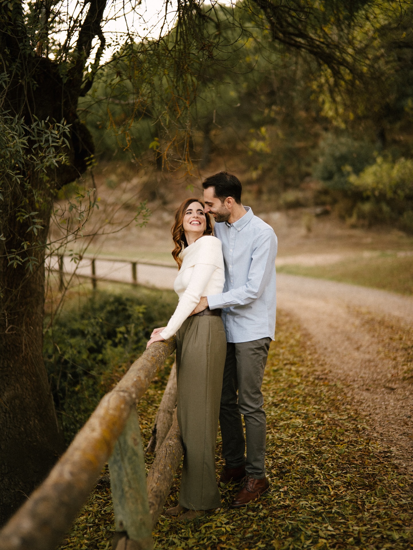 HOME - Fotografo en Jaén 10 Comienza la cuenta atrás de Nieves y Jose, pero no es solo una boda lo que se acerca, es el momento en que dos vidas que ya caminaban juntas deciden hacerlo para siempre 🤍
@nieveslarure & @josan_bm 💍
- Maquillaje - @lolaortegabegara