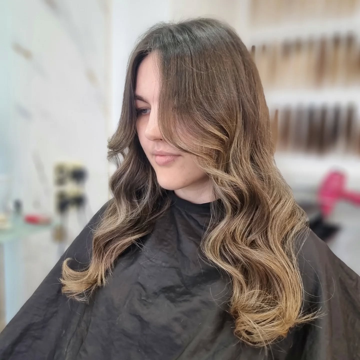 Can you believe this balayage was done 10 months ago 😯
I love how versatile balayage colours are. My placement is tailored to each client to suit their wants and maintenance preferences!
📍 @the.secret.salon.manchester
.
.
.
#ecclessalon #bespokebalayage #eccleshairdresser #balayagegrowout