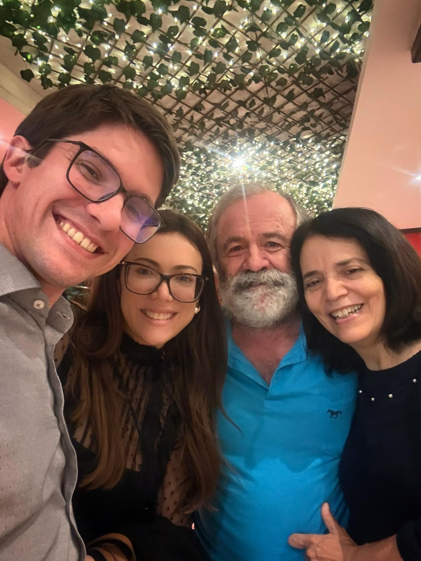 E ontem foi dia de comemorar a defesa do meu mestrado no meu Porto Seguro, curtindo o maior amor desse mundo! Pq, no fim do dia, é isso que faz tudo valer a pena! 🥰♥️😘
#minhafamília #dividindoconquistas #compartilhar #comemorar #amor