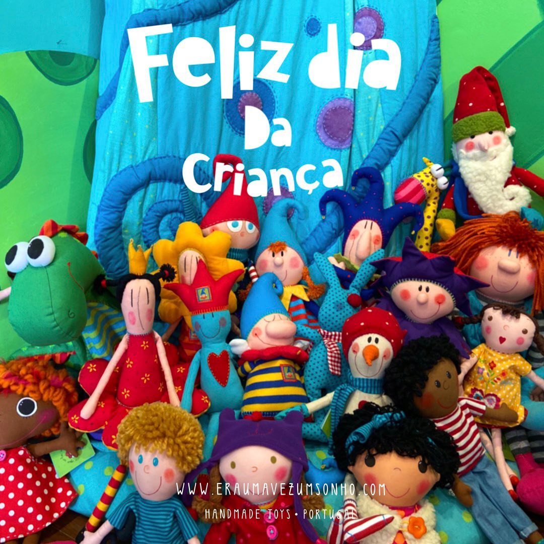 Feliz dia da CRIANÇA a todos os nossos pequenos sonhadores 💚❤️💜💙💛🧡
#diadacriança #brinquedos #marcaportuguesa #feitoemportugal #lisboa #portugal #shoponline
#eraumavezumsonho #E1X
#handmade #handmandetoys #mundodafantasia #bonecosfeitosàmão #portugal #artesanato #deliveryworldwide
