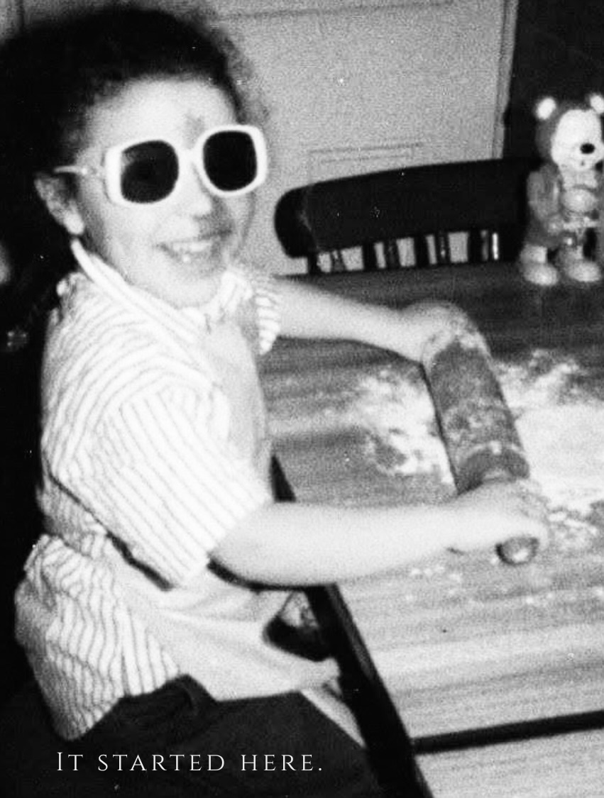 I’m a classically trained chef.
I trained at Westminster Kingsway College in London, completed my apprenticeship in a Michelin starred kitchen and worked for Gordon Ramsay at 18.
Years later, I had the honour of making my mum’s wedding cake.
She said, “Do whatever you want, I trust you.”
So I did.
Wedding Cake Designer | Algarve | Classically Trained Chef | Luxury Wedding Cakes