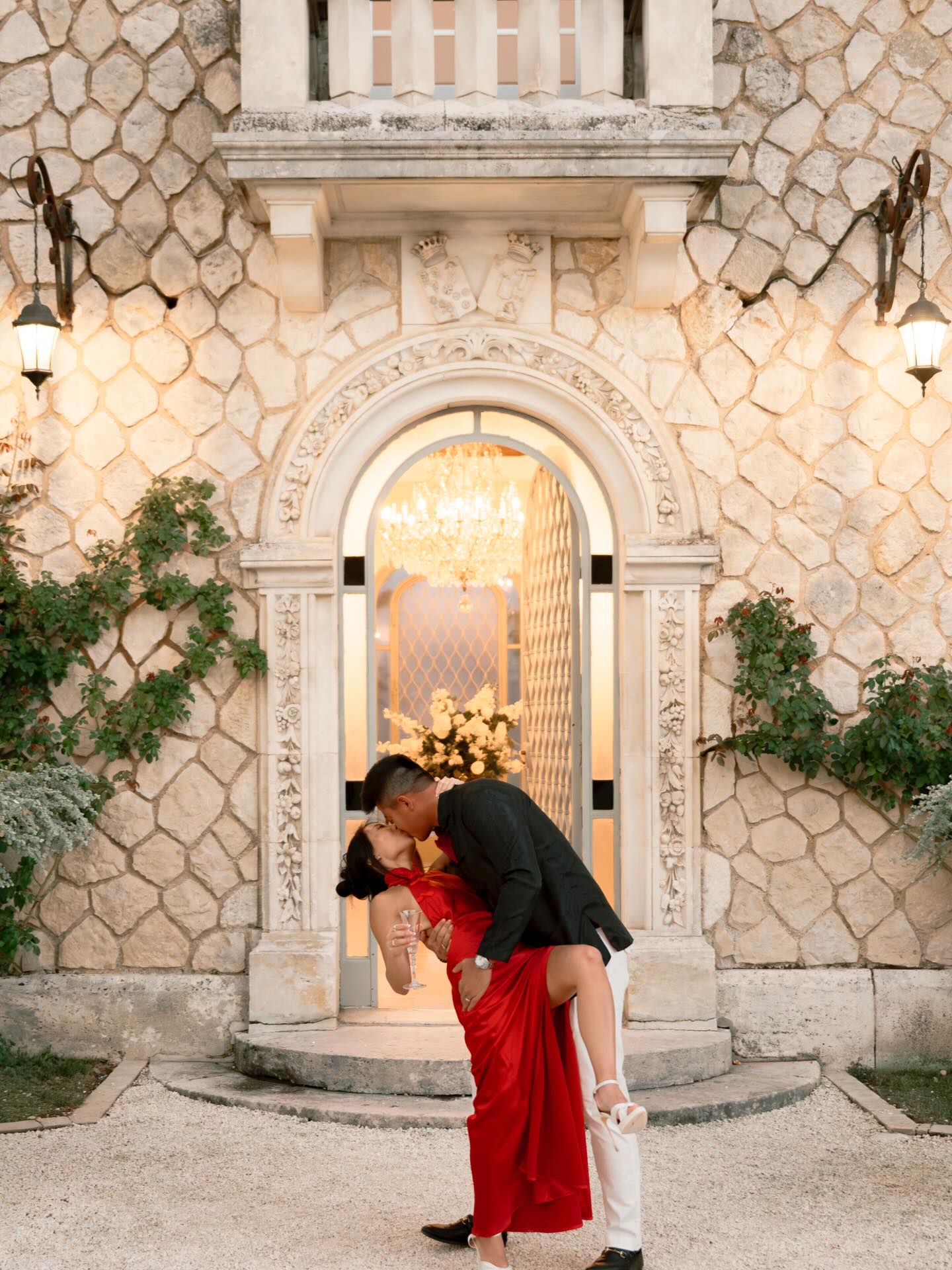 Spicy welcome dinner to set the tone for the weekend โค๏ธ
The queen in red @nicoletangy
Planner:ย @sun_day_wedding
Venue:ย @chateaudelacouronne
Photographers:ย @ashleecphotographyย @kristenthomison
Videographers:ย @keithscottfilms
Makeup & Hair:ย @njfancyย @angitia.wedding
Catering:ย @eventsbynicolas
DJ:ย @dj_crystalbeats
Cello:ย @frenchweddingmusic
Saxophone:ย @philsaxman
Cake:ย @woodenspoonbycoralee
Florals:ย @fleur_deco.com.art_alia
Barber Truck:ย @lbbarbertruck_royan