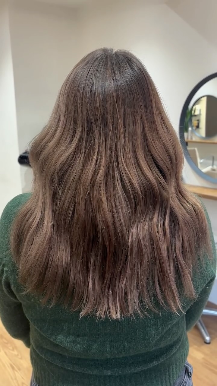 Love this change of depth and tone for Sian 🤎
Not sure if it’s the thought of spring coming but we’ve had lots of big changes lately and we love it.
If you need advice on your next hair change send us a message ✨