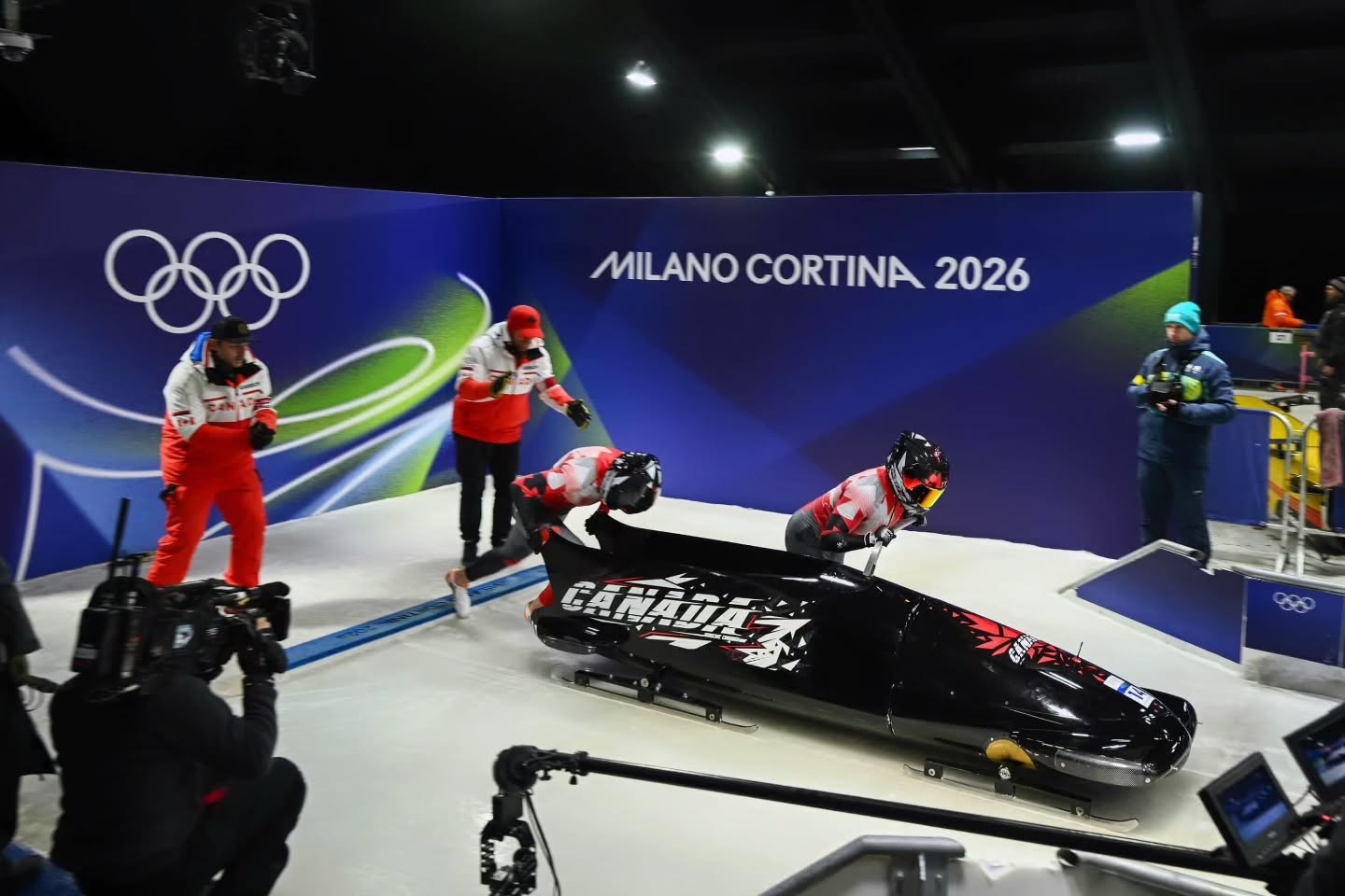 Sitting in 7th overnight!
Super proud of the race @kelsey.mitchell9 & I put together today and excited to do it all again tomorrow! 🥳🇨🇦
📸 1,2,3 @rekords 4 Candice Ward/COC
#sleighallday #olympics2026 #teamcanada #milanocortina2026 #mico