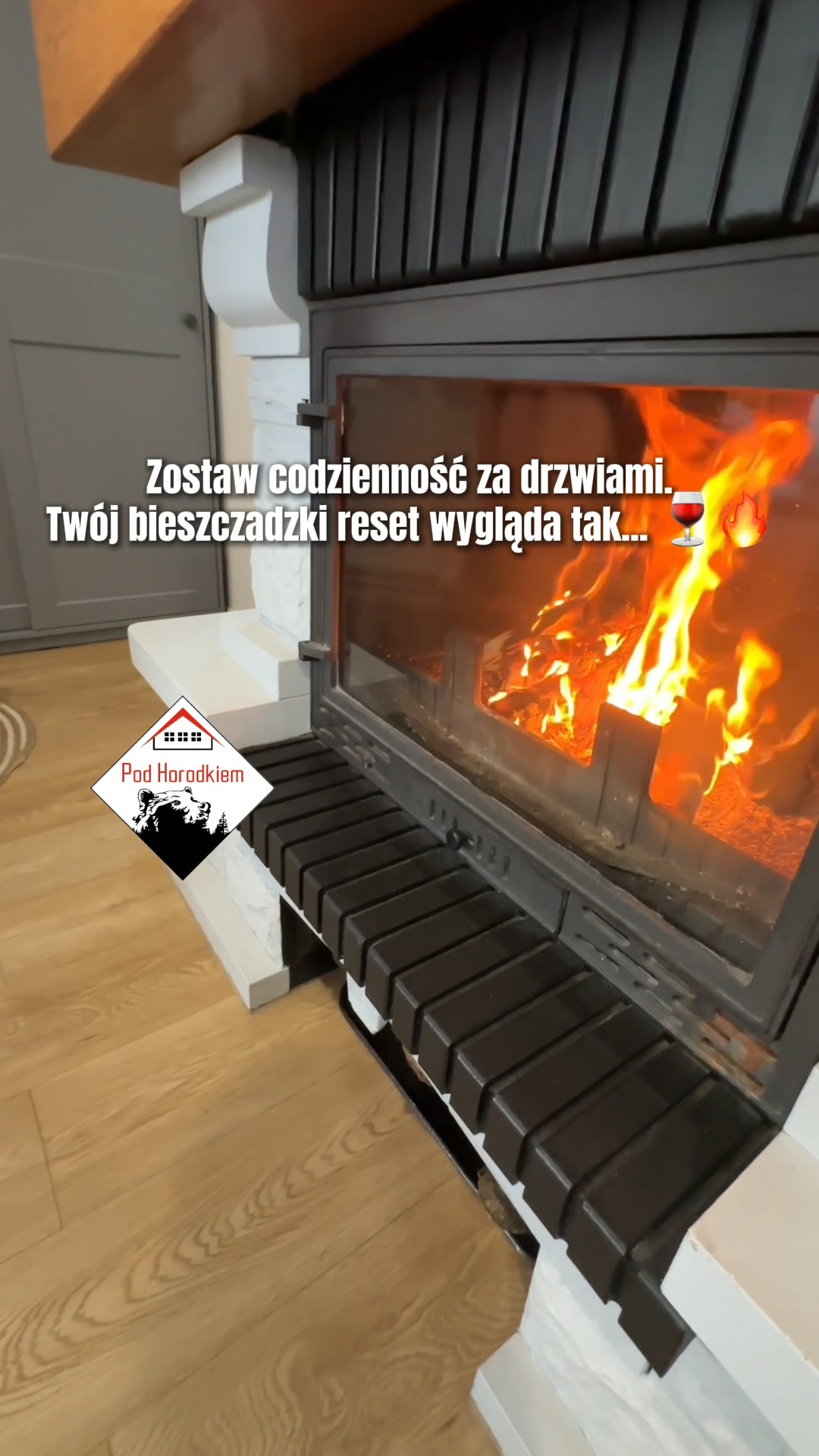 Wieczór przy kominku, ulubione wino w kieliszkach i ta bieszczadzka cisza, której nie da się opisać – to trzeba po prostu poczuć. ✨
U nas nie musisz nigdzie pędzić. Zadbaliśmy o każdy detal, byś mógł zwolnić i naprawdę odpocząć. Ogień trzaskający w kominku, pyszna deska serów, coś słodkiego do kawy i przytulne wnętrza, z których aż nie chce się wychodzić.
To jest dokładnie ten "święty spokój", o którym marzysz po ciężkim tygodniu.
🔥 A teraz najlepsze: wciąż zdążysz to przeżyć! 🔥
Mamy wolne pokoje na ten weekend i samą końcówkę ferii. To idealna okazja na spontaniczny wyjazd "last minute".
Zrób sobie prezent. Ucieknij w Bieszczady i spędź wieczór dokładnie tak, jak na tym wideo. 👇
📩 Zarezerwuj swój pobyt – napisz do nas w wiadomości prywatnej i zgarnij swój pokój!
#bieszczady #podhorodkiem #wieczorprzykominku #swietyspokoj #slowlife #ferielastminute