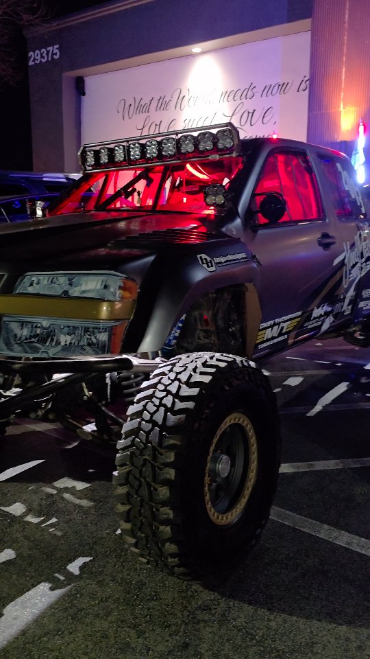 Huge thank you to @oscarsbrewingco for hosting our unveil and @themint400 send off last night as well as everyone who came out to support us!
We will be LIVESTREAMING the race on the @peakauto YouTube channel so be sure to ride with us on race day!
#Mint400 #oscarsbrewingco #OBC #DarkMode #racing