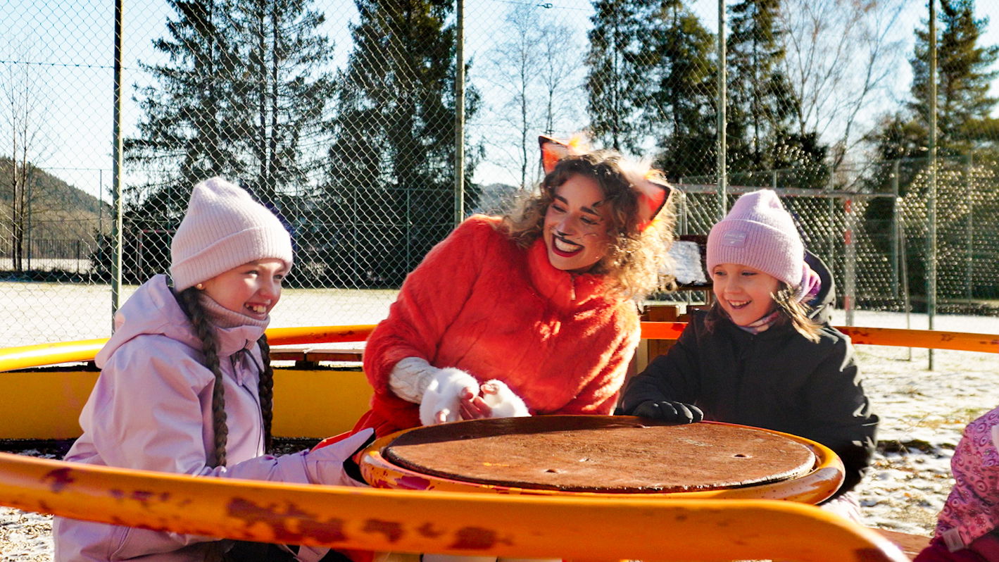 🌟 Čo všetko podporuje zdravý životný štýl u detí? Pohyb, zdravé jedlo, ovocie, zelenina, kvalitný spánok… a predovšetkým radosť z každodenných maličkostí! 💚 Naša pesnička deťom zábavne ukazuje, ako sa starať o seba. 🎶👉 Pozrite si ju na YouTube – Miško s líškou! 📺 #ZdravýŽivotnýŠtýl #PesničkaPreDeti