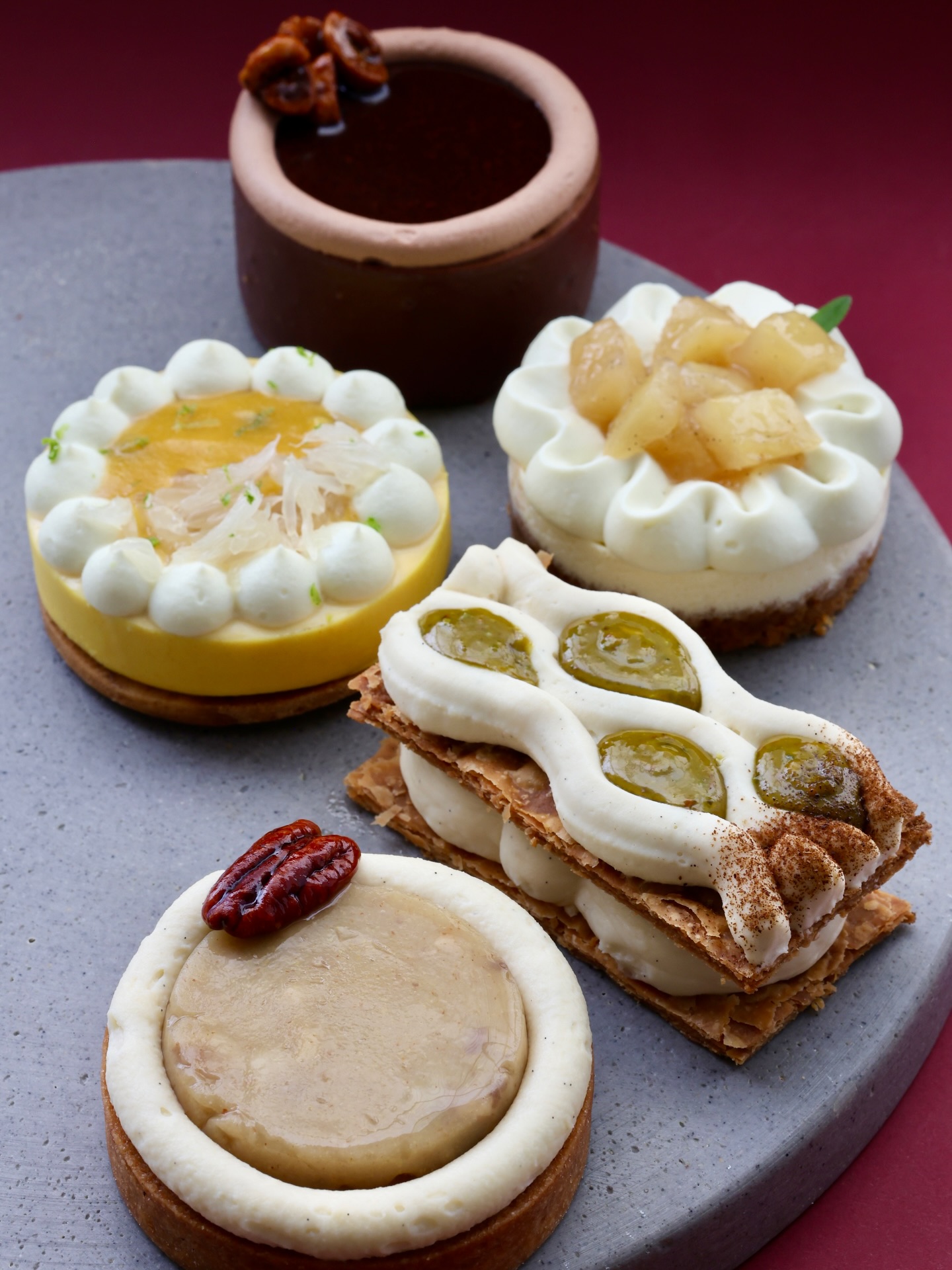 Dernières semaines avant notre fermeture annuelle …
Mi Cielo fera une pause du lundi 23 mars au 15 avril inclus.
Une pause pour respirer, créer, rêver la suite.
🍪 Petit secret d’initiés : nos cookies se congèlent merveilleusement bien.
Oui oui. Vous pouvez faire des réserves, cacher un trésor dans votre congélateur, et vous remercier plus tard. 🤭
🎂 Petit rappel tout doux :
Tous nos grands gâteaux à partir de 4 personnes sont réalisés uniquement sur commande, minimum 1 jour à l’avance.
Réservations sur notre site : micielopatisserie.com
Los esperamos! 😘
#patisserie #pasteleria #pastry #bordeaux