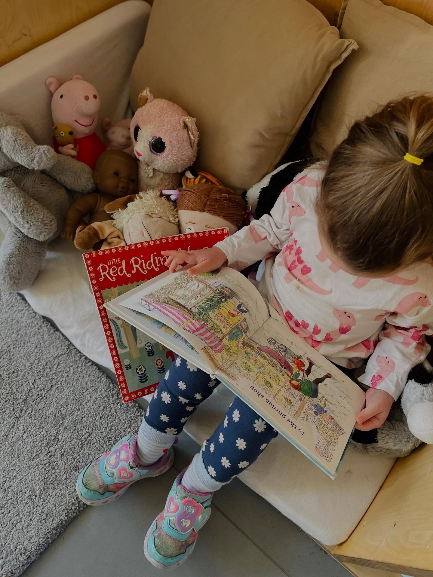 This week, something magical happened. ✨
Every book we opened… became a world our children could touch, taste, and live in. 📖💛
We celebrated Pancake Day 🥞 and welcomed the Chinese New Year 🧧 — because every culture, every story, every tradition deserves to be celebrated BIG.
Next up? Purim. 🎉
Where we don’t just read about caring for others — we become the characters who do.
Costumes, kindness, creativity, and pure childhood joy.
This is what we’re about in @lapetitenurserylondon. Every. Single. Week.