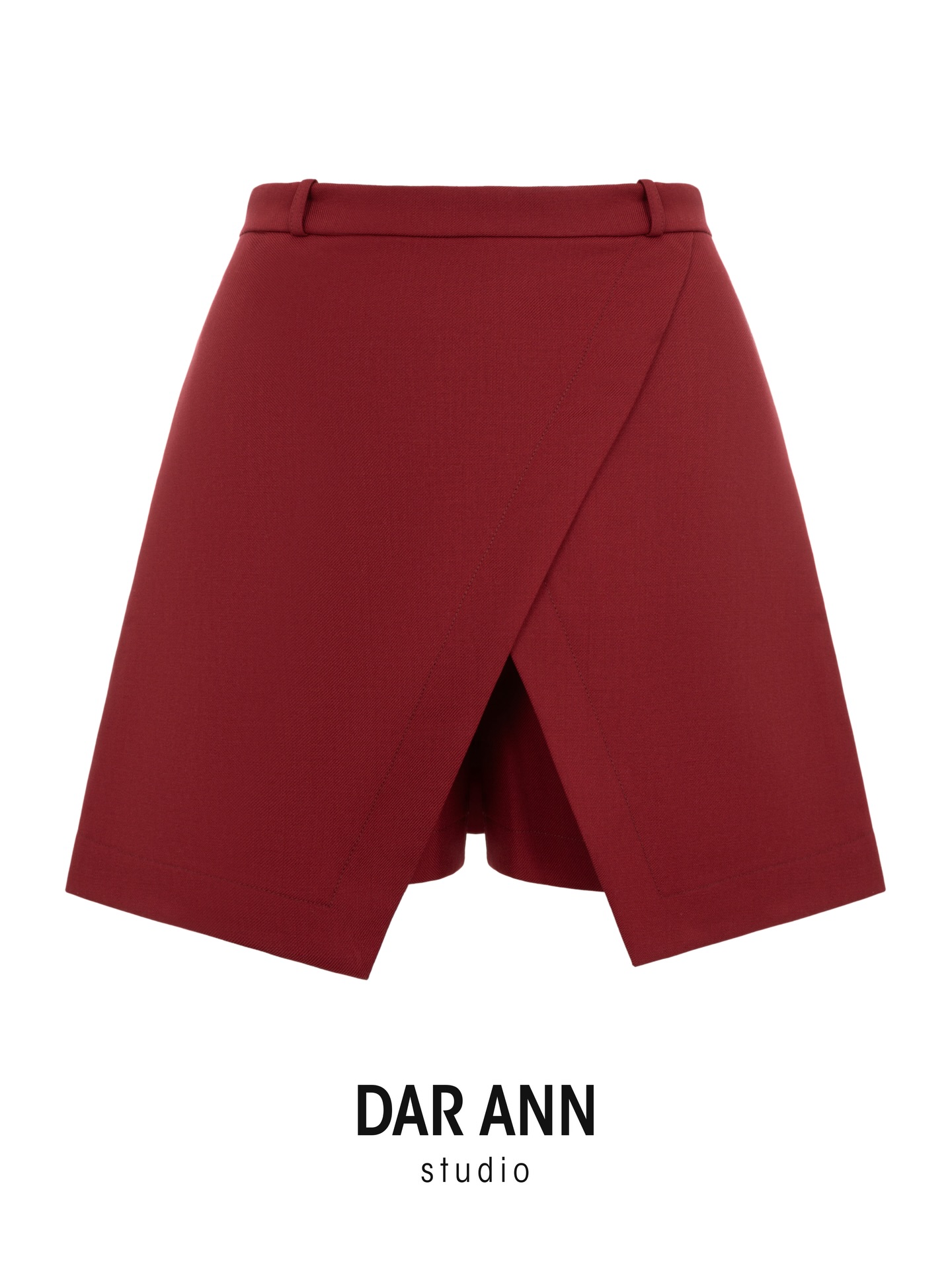 Style or Comfort? The AXIS Shorts offer both—bringing the premium weight of wool into a short-length silhouette for the perfect winter-to-spring transition.
.
Available in Black and Burgundy. Released in limited quantity. Shop at www.darann.com
