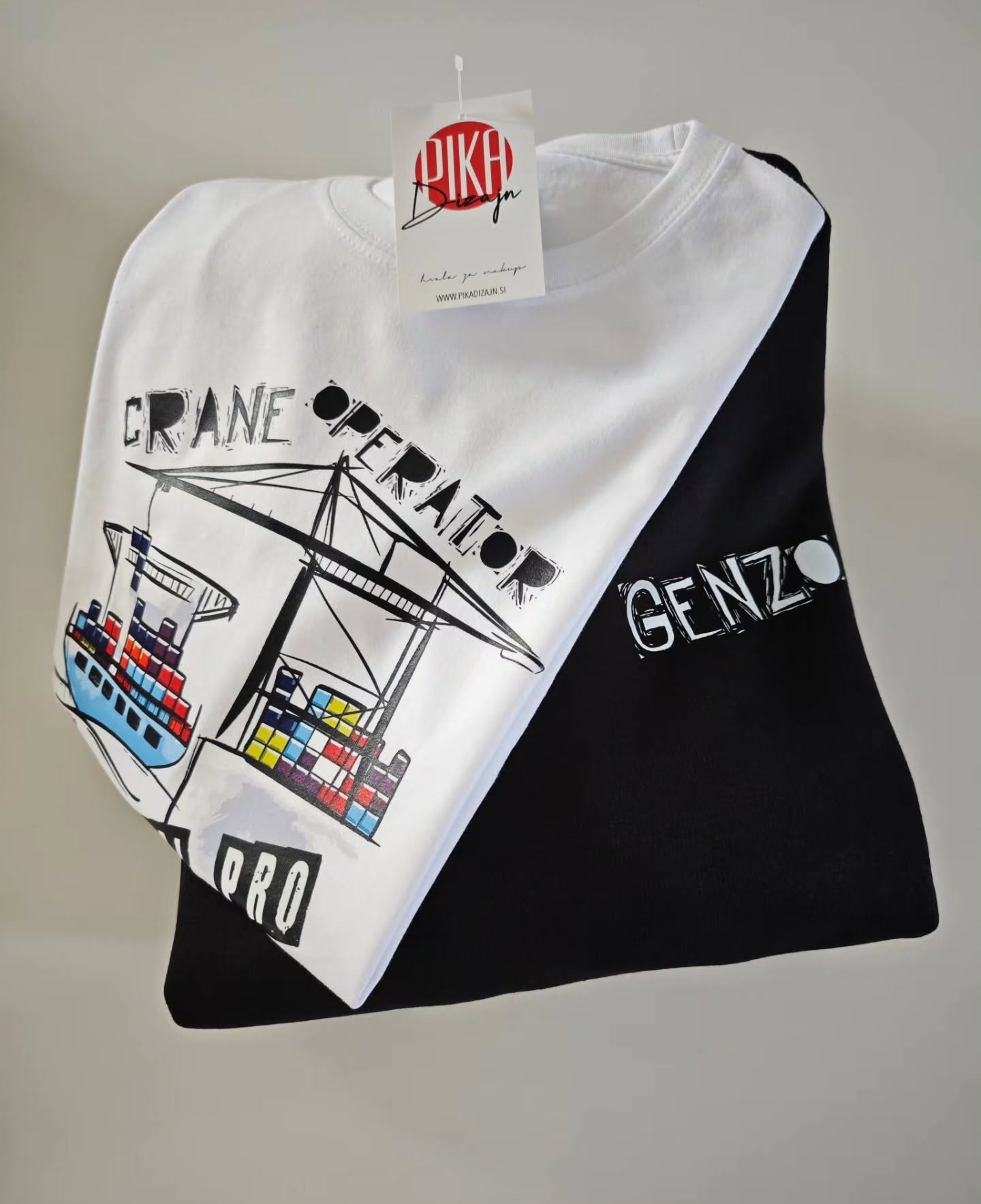 Genzo the crane operator oblikuje, Pika dizajn natisne 😄... Čakamo nove izzive 😊
#printondemand #personalizirano #craneoperator #pikadizajnmajica