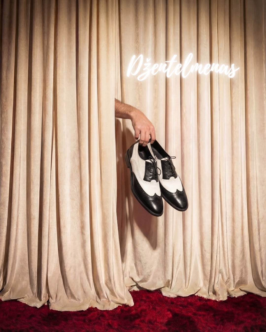 Vyrai, nepamiršome ir Jūsų! ✨
Jei artėja vakarėlis, kuriame norisi dominuoti – mūsų išskirtinė batų kolekcija skirta būtent Jums. 👞
Kiekviena batų pora turi savo charakterį ir nuotaiką. Tad klausimas vienas: kurį savo „Alter Ego“ išlaisvinsi?
• Maestro
• Krikštatėvis
• Grafas
• Aukselis
• Džentelmenas
Dydžiai: 42–45
Batų nuoma: 10–25 €
Atraskite daugiau: www.tejasalonas.lt