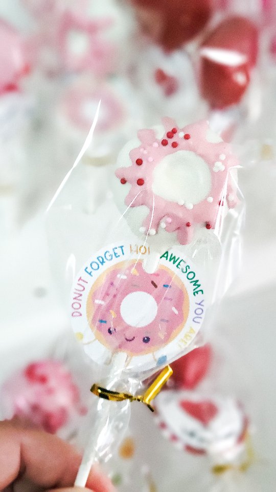 Donut know what I would do without all my favorite clients. I hope they all enjoyed their sweet treats this Valentine's Day.
#localbaker
#cakepop
#cakepopstagram
#donuts
#desserts