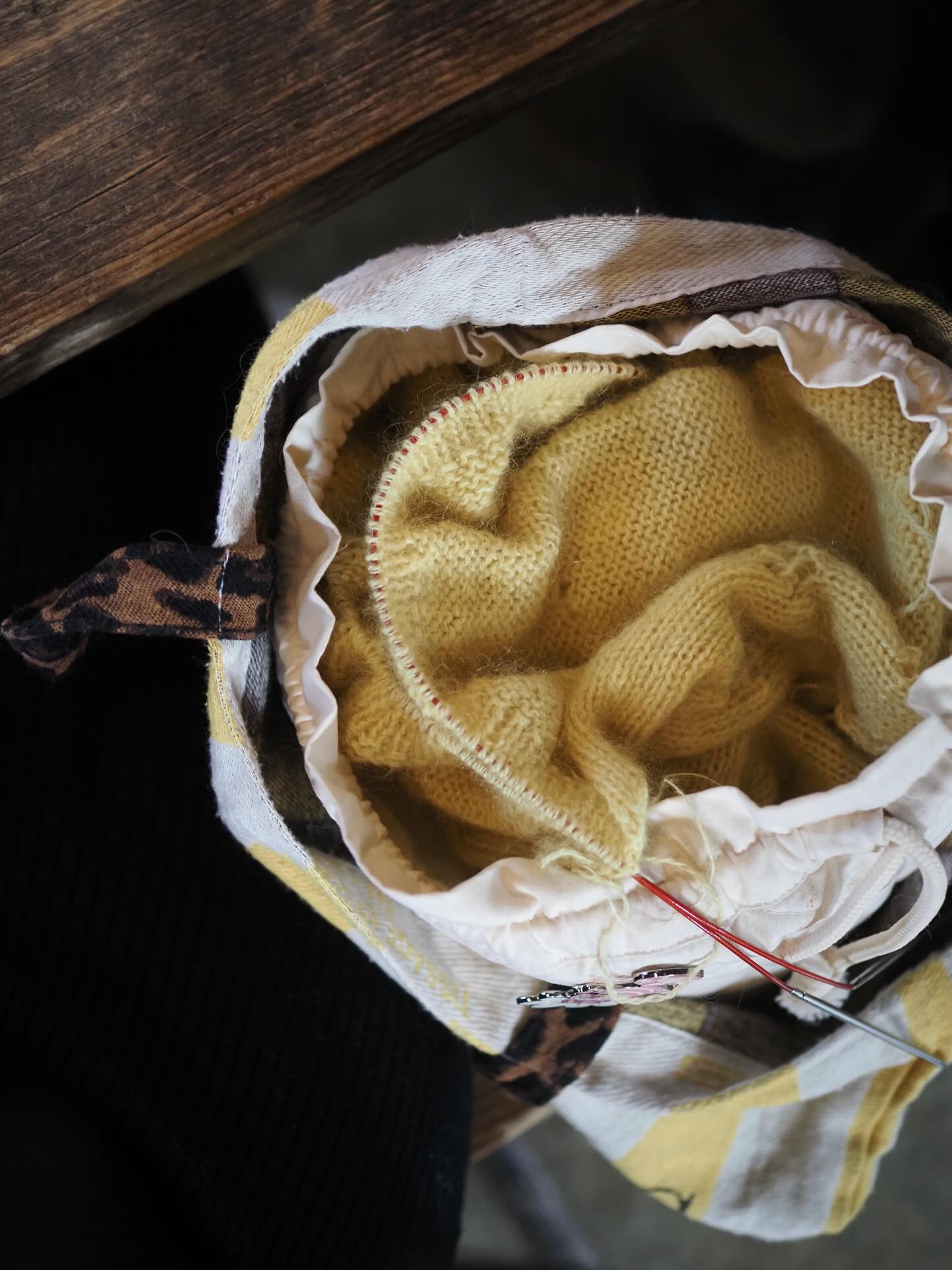 Après le week-end festival c’est mon lundimanche bien mérité. Mais demain promis c’est retour au travail 📝
💛
Cezanne, Babcia, Candy 🍿 Retrouvez les Fiches tricot en français et en anglais sur Ravelry et www.AtelierEmilie.com
___________________________________
#atelieremiliedesigns #matissebyae
Tricot Knit knitting