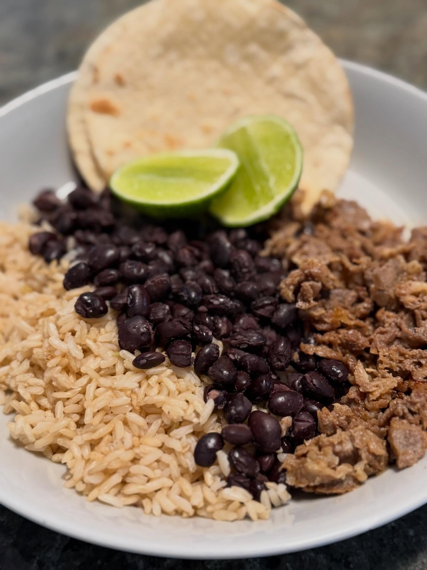 Carne Asada street tacos with brown rice and black beans 💗 #simple #dinner #cuernavaca #inspiration #mexico