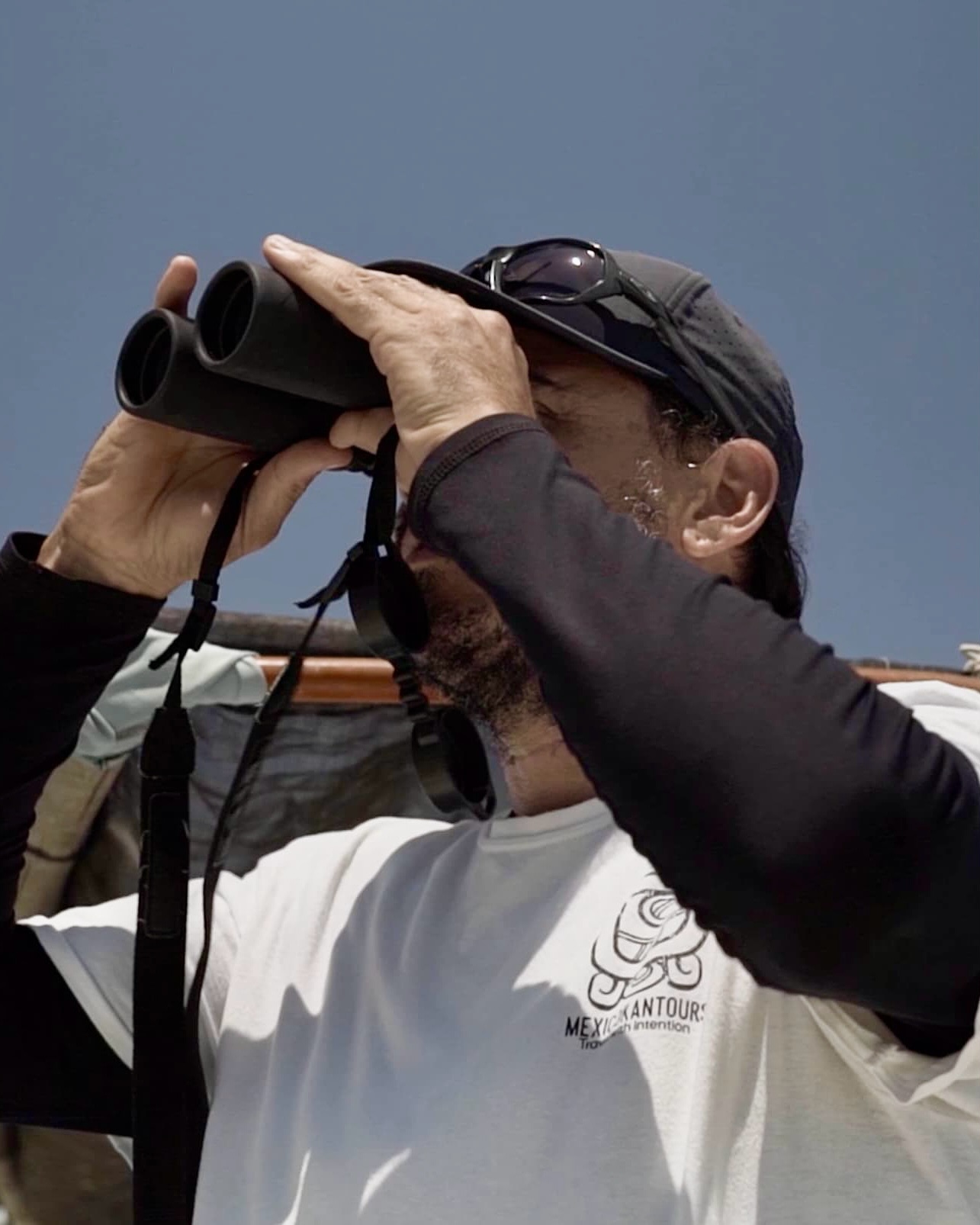 Sunrise, binoculars, and pure jungle sounds 🦜🌅
Our birdwatching tours in Cozumel and Sian Ka’an are all about slowing down and spotting the magic most people miss — colorful Caribbean species, coastal birds, herons, frigates, and sometimes rare migratory visitors.
Peaceful, mindful, and full of “wow, did you see that?” moments.
For nature lovers, photographers, and early birds… this one’s special 💚
#birdwatchingphotography #birdwarching #ecotours
