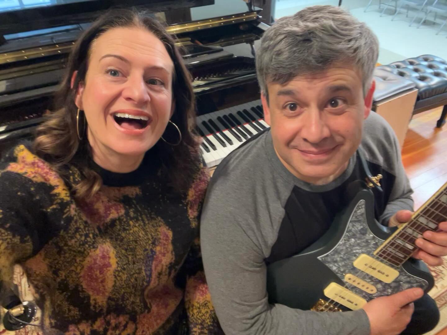 Excited to do a show tonight with Amr Megahed and @lesliehunt and @saranaomi_arts tonight at the amazing venue @hunthouse.co
Show starts at 7, doors open at 6:30🕡