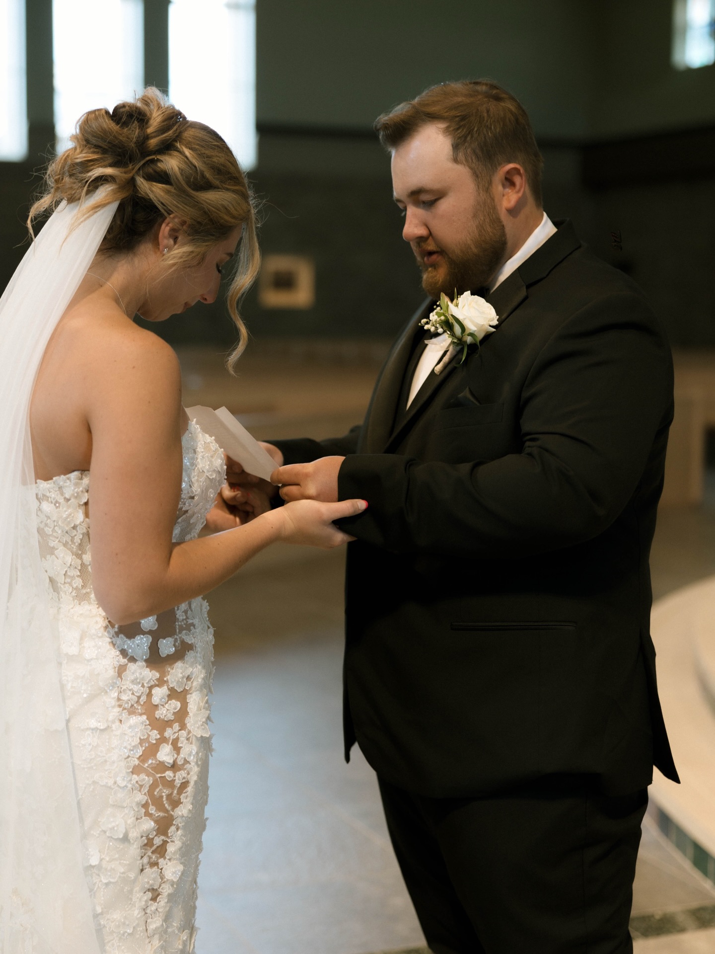 First look and private letters will never not have me almost in tears📄🎶🤍
ss for @linseyhuffakerphoto
#intimateweddingphotographer #nebraskaweddingphotographer #neweddingday #smallweddings #engaged