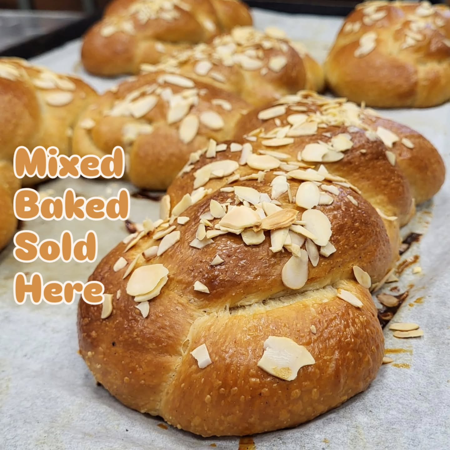 Greek Brioche is Fluffy, rich, and slightly sweet with a fibrous, stringy texture. Have you tried it? If not Friday is the day... they just came out of the oven!!! #greektsoureki #madefromscratchwithlove❤️ #artisanbakery #suportlocal #indepentantbakery