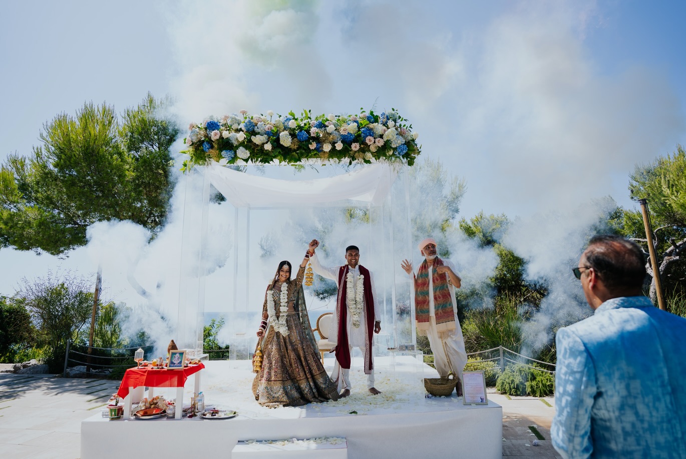 Ashni and Karan’s Baraat, Ceremony and Lunch was nothing short of breathtaking.
From the vibrant energy of the Baraat to the heartfelt vows under the most beautiful mandap, every moment was filled with love, joy, and unforgettable memories.
A truly stunning celebration from start to finish.
@barcelonabrides
@indianweddingsbarcelona
@superweddingsfilm
@masiacasadelmar
@outofindiabarcelona
@lovingtheflowers
@tot_catering_penedes
#barcelonaindianwedding #barcelonahinduwedding #hinduwedding #destinationweddingbarcelona #barcelonawedding