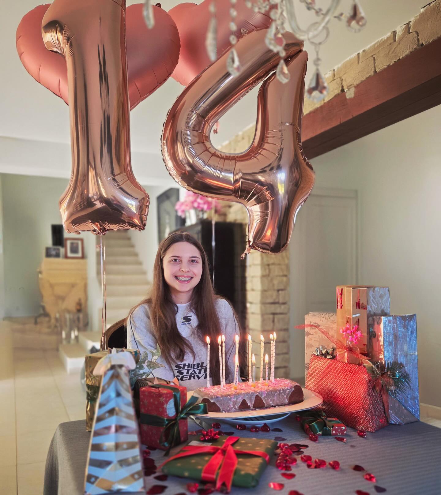 Joyeux anniversaire Isabelle ! 🎂✨🍀 14 ans déjà, le temps passe tellement vite… tu es la joie de vivre, pleine d’amour et de lumière. Nous sommes fiers de toi et t’aimons, ton Papa et Naomi 💕
************************************************
#anniversaire #familleroyaledefrance #princecharlesphilippedorleans #princessenaomidorleans