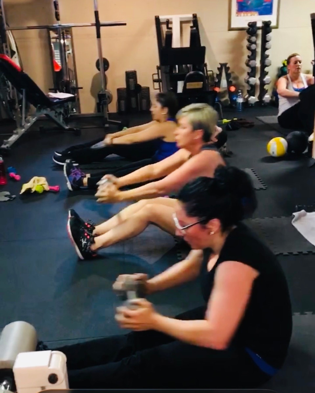 Coach-led, community-driven, results you can feel. Our small-group sessions work on form fixes, real-time coaching checks, and energy that keeps members accountable. Try a limited-time trial and see how scalable workouts + group support speed your progress. Link in bio to sign up — who’s joining? 💪🔥🏃♀️🔥
#SmallGroupTraining #CoachLed #FitnessCommunity #TryAClass