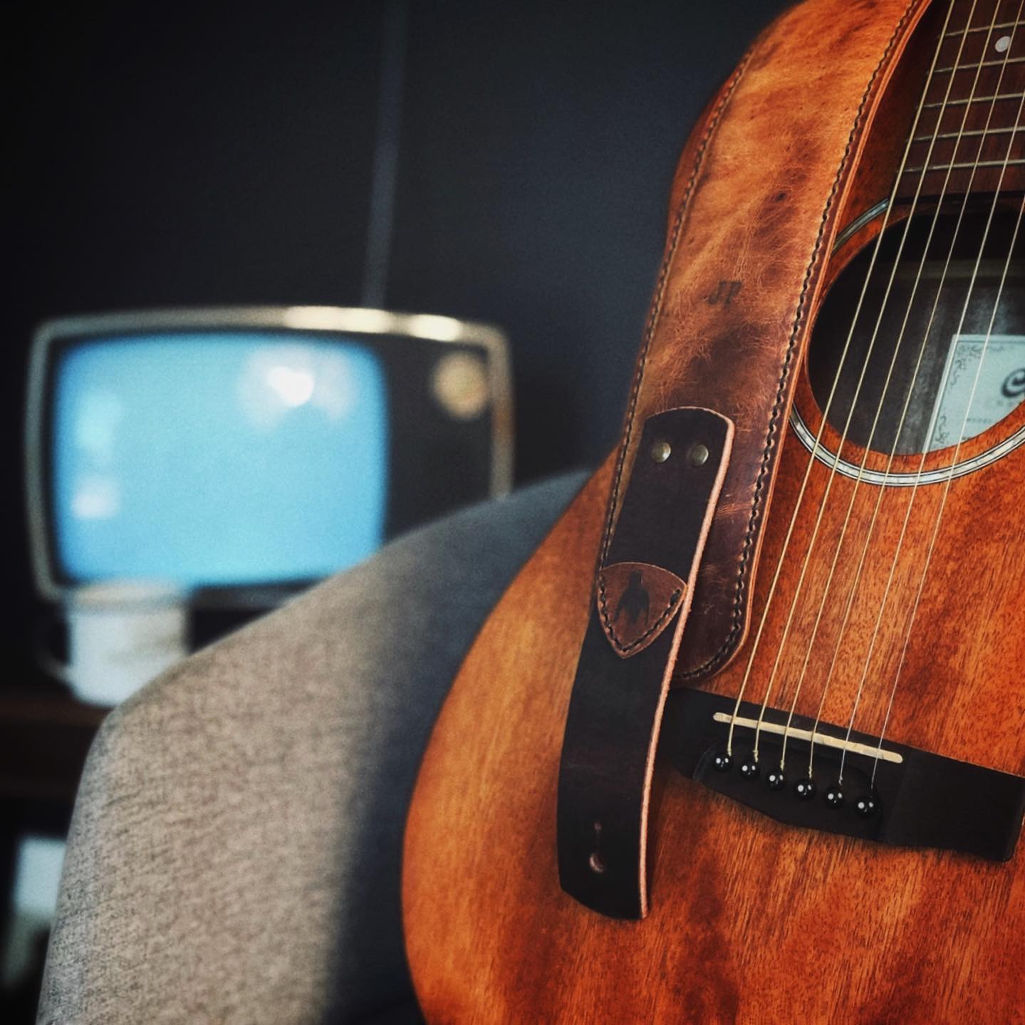 “A sorte de ter sido eu, de ter sido quem eu sou, de estar onde estou, não é nada, se comparada ao meu maior 'Gol'. Sim, acho que fiz um monte de gente feliz.” Rita Lee ⚫️
.
.
.
#façaacontecer #leathergoods #leatherguitarstraps #correiasparaguitarra #acessóriosemcouro #handmade #leather #feitosàmão #feitosàmãonobrasil #couro #artigosdecouro #qualidade #exclusividade #rústico #rocknroll #blues #coffee #café #musicacouroecafé #agenteamaoquefaz #ritalee
