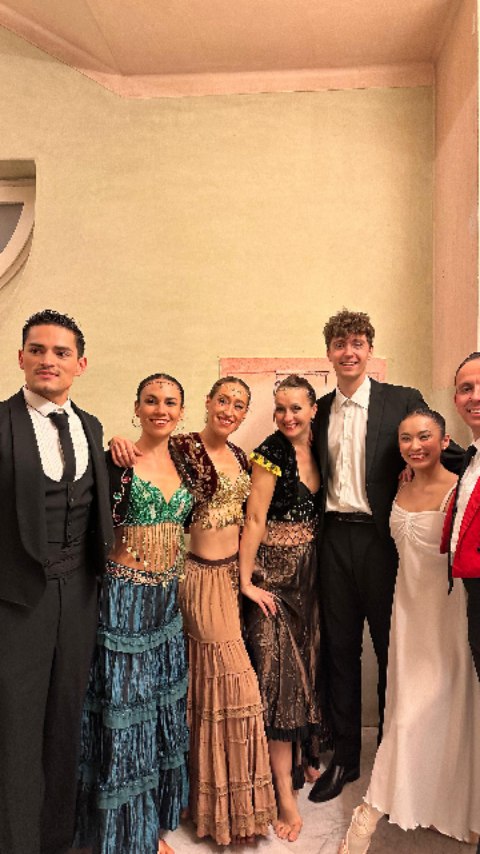 El pasado domingo 22 de febrero la música de la preciosa ópera de LA TRAVIATA volvió llenar el @palaumusicacat con la magnífica producción de @novaria.cat y la batuta del nuevo director @jofrebardolet
Esperamos una larga y exitosa colaboración en esta nueva etapa !
A la compañía @ns_danza y personalmente a mí, nos encanta tener la música en directo emocionándonos en cada interpretación y poder mostrar nuestro arte en tan bello escenario!
Mucha suerte maestro!
Fotografia: @normal.era.studio by Damià Figueres
#dansacatalunya #operaspain #operabarcelona #operapalau #dansabarcelona