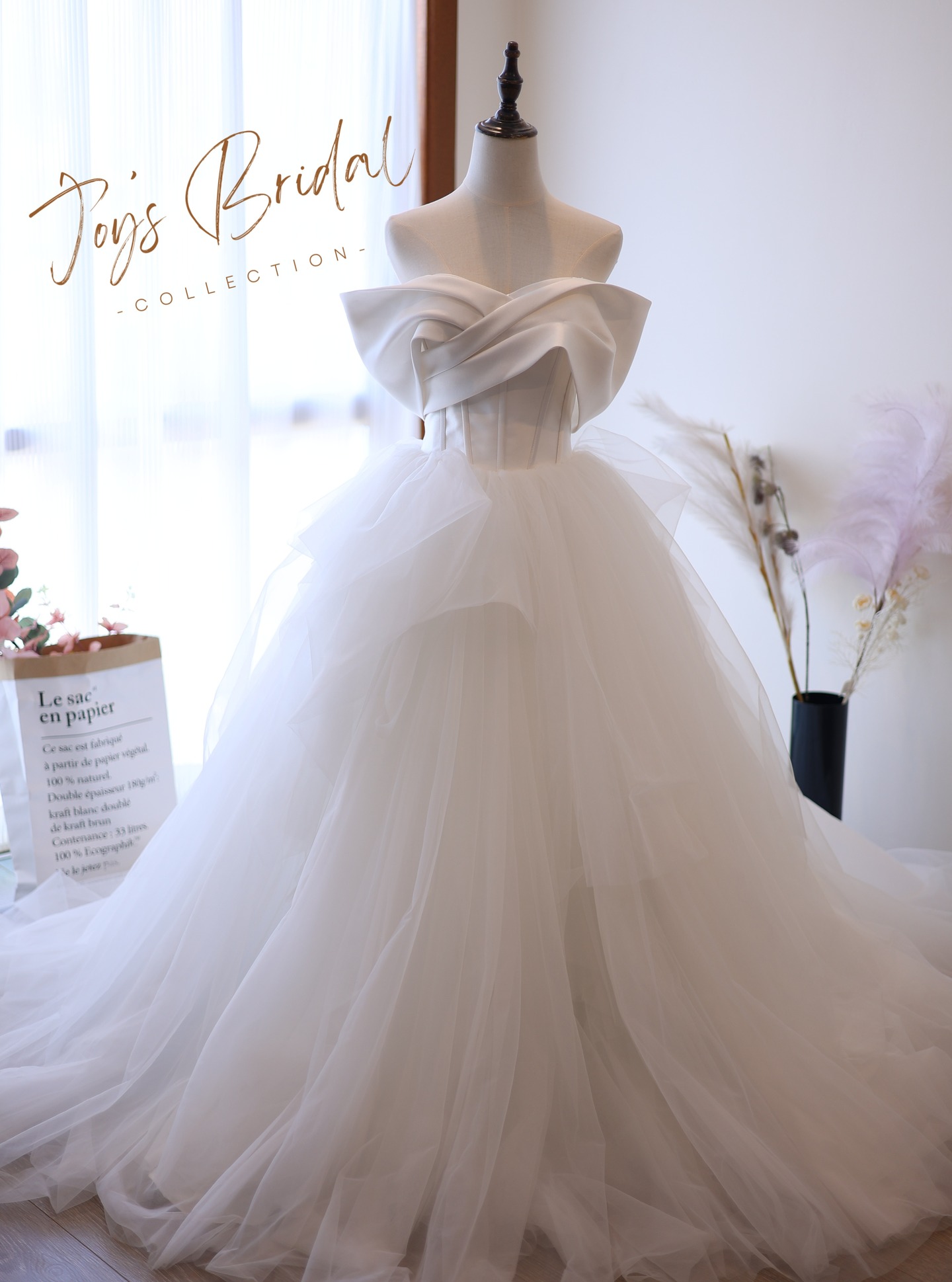 🤍🤍🤍
✨ ALBA — A Dress Made of Quiet Magic ✨
When I was designing Alba, I kept thinking about how a bride moves, breathes, and feels in her own story.
The bodice shapes the shoulders and neckline with clean, effortless lines, while the tulle skirt moves like air — soft, weightless, and beautifully cinematic. It doesn’t demand attention, yet somehow, it’s unforgettable.
It’s the kind of dress you slip into and suddenly feel like the most natural, beautiful version of yourself.
Light. Romantic. Calmly powerful.
For brides who want softness without losing strength, and elegance without the weight —
Alba tells that story perfectly. 🤍
📍 Melbourne studio
📩 DM to book your fitting
#joysbridal #melbournesoutheast #bridaldress #weddingdress #melbournebridal