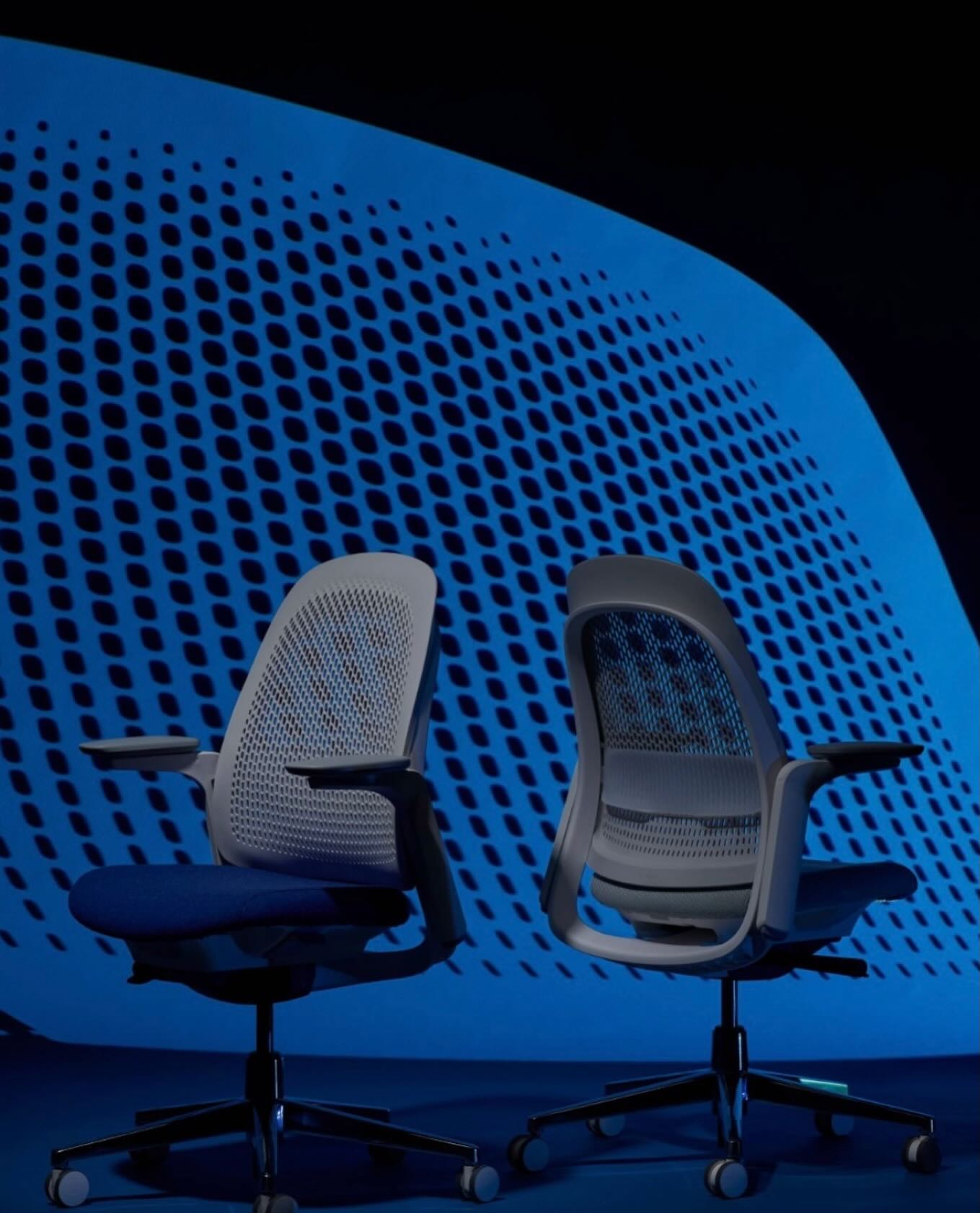 Designed to move in harmony with you, @haworthinc petal-shaped GeoStretch™ seat back flexes effortlessly—delivering a refined balance of comfort and unwavering support.