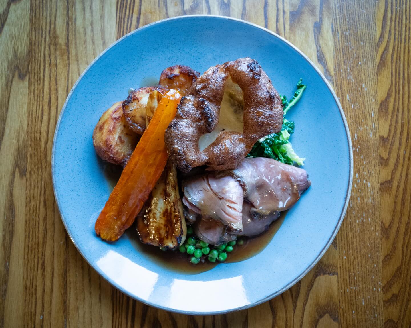 A way to finish the week and be with the family, Sunday Roast at The Cross ๐๐ป