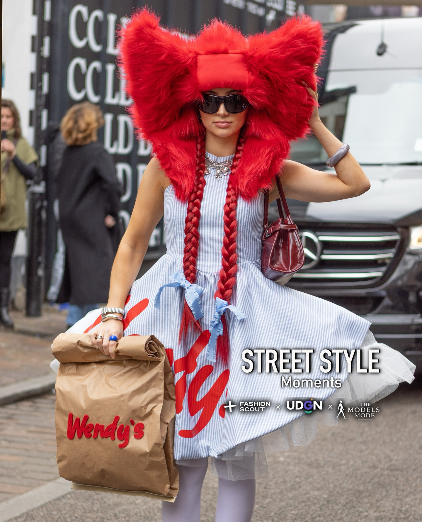 Street style moments from our show🤍
Guests brought texture, drama and presence.
Which look are you choosing?
.
.
.
.
Credits:
Photography @studio_karinekong
Graphics @milanxstyles_
@fashionscout