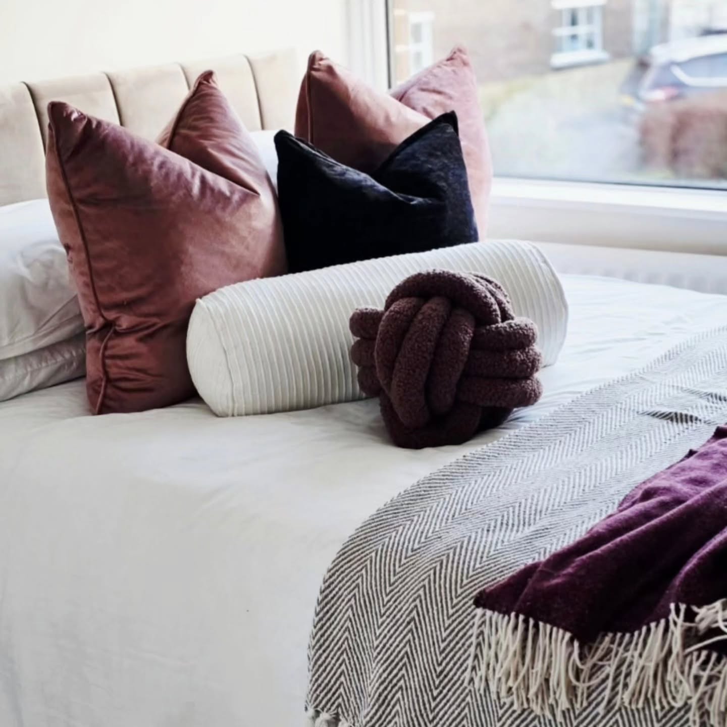 Most of our sellers don’t come to us at the start – they come when their home has sat on the market and the only advice they’ve heard is “drop the price.” 😬
But it’s rarely a “bad house” – it’s a presentation problem. Once we stage these stuck properties, they often go under offer within days or a few short weeks of relaunch, with noticeably stronger offers. ✨📈
Staging usually costs far less than a price reduction, yet can protect tens of thousands in sale value and months of stress. 💸🏡
#BespokeStagingNI #HomeStagingNI #NorthernIrelandHomes #PropertyStylingNI #SellSmarterNI BelfastProperty LisburnProperty BangorNI ColeraineProperty NIInteriors