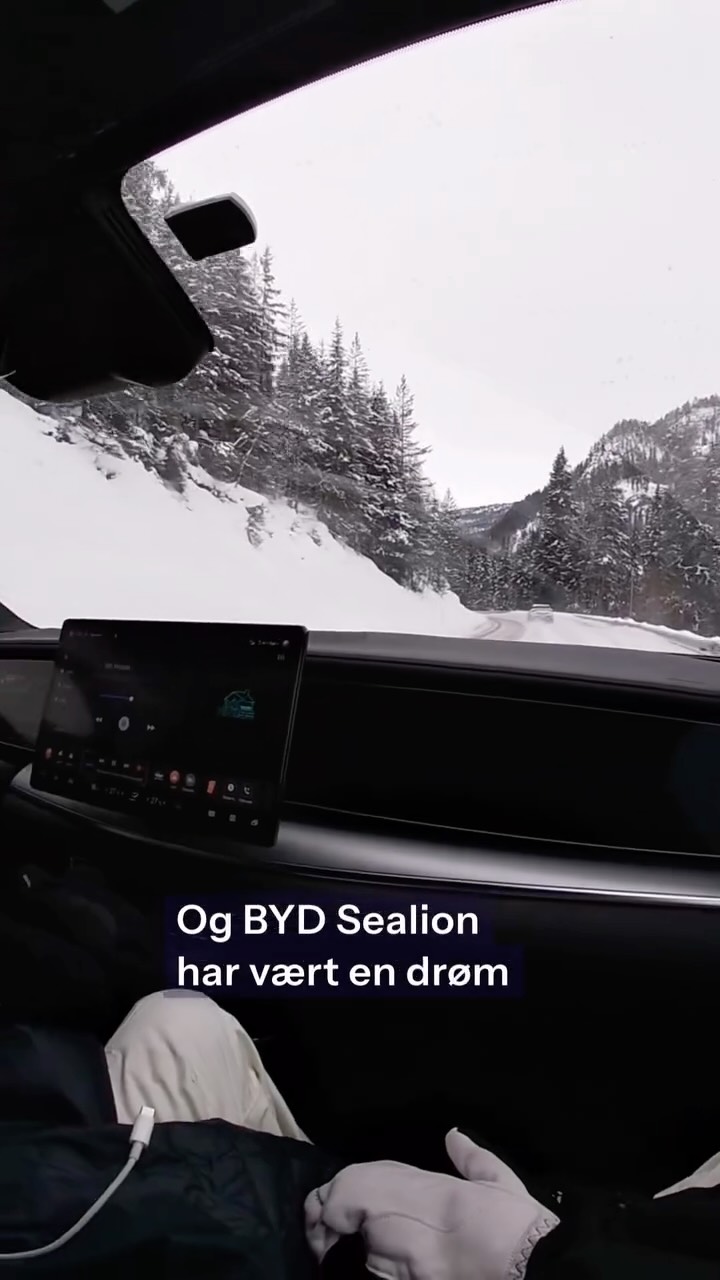 Silje sin vinterferie forrige uke 🏔️
BYD Sealion fra Kristiansand til Hovden - som hun sier: en drøm å ha med på tur 🤩 Plassen du trenger, komforten du trenger og rekkevidden du trenger. Enten om det er ski, bagasje eller hele familien - BYD Sealion skuffer aldri!
Akkurat nå er drømmen enda mer tilgjengelig: 0% rentekampanje*! Ta kontakt med oss for tilbud og sett i gang vintereventyret du også 🚘