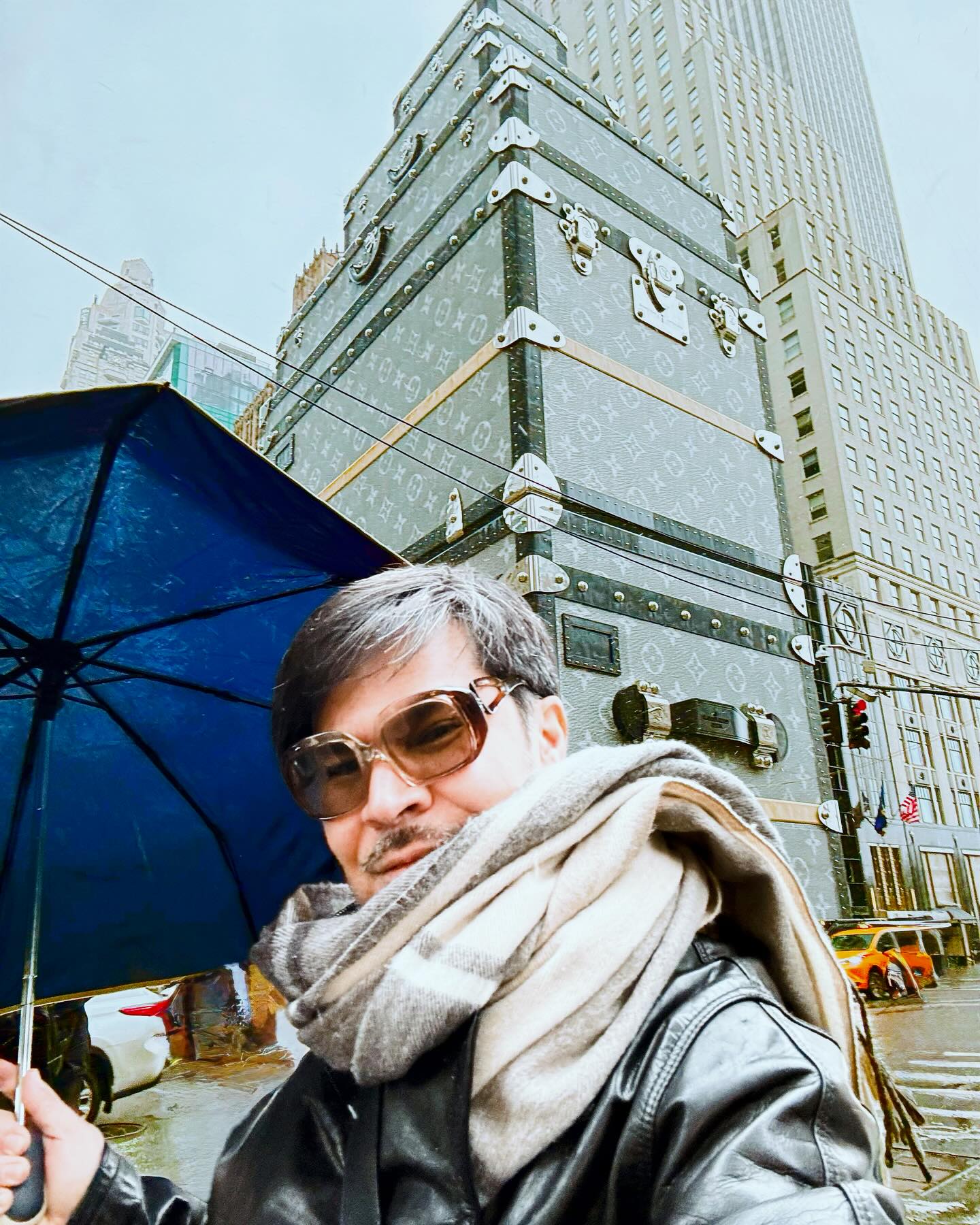 No podía faltar la icónica foto con la esquina más hortera de Manhattan!
#ricardoramosperfumesdeautor #manhattan #nyc #2026