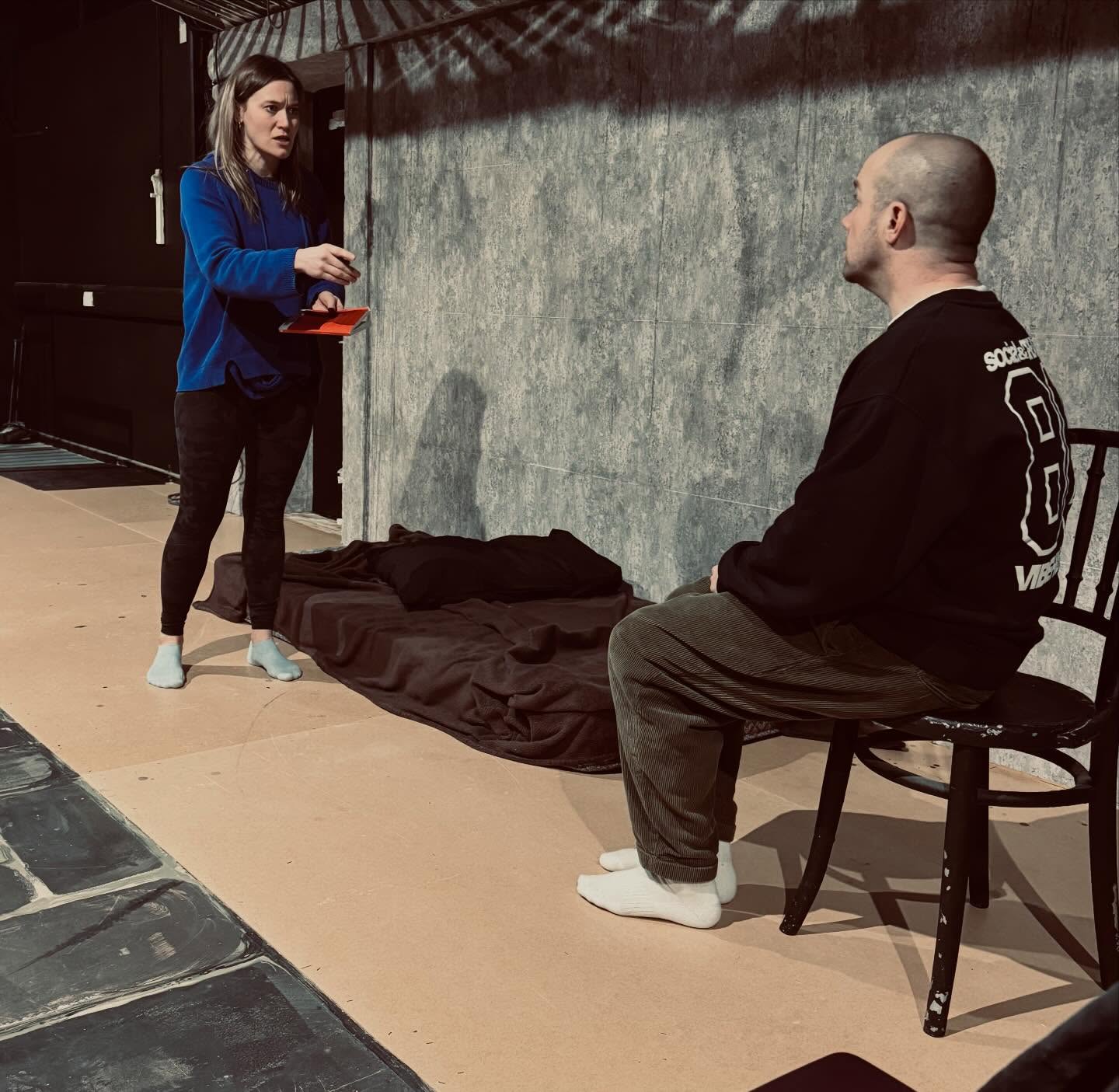 A little sneaky behind the scenes peak of the upcoming production of ‘The Pillowman’ by Martin McDonagh. This darkly comic crime thriller might not be quite what you’re expecting….there’s only one way to find out.
Tickets are starting to fly so grab yours today.
21-28 March.
Link to tickets in bio.
#bhos #brighton #theatre #brightontheatre #martinmcdonagh